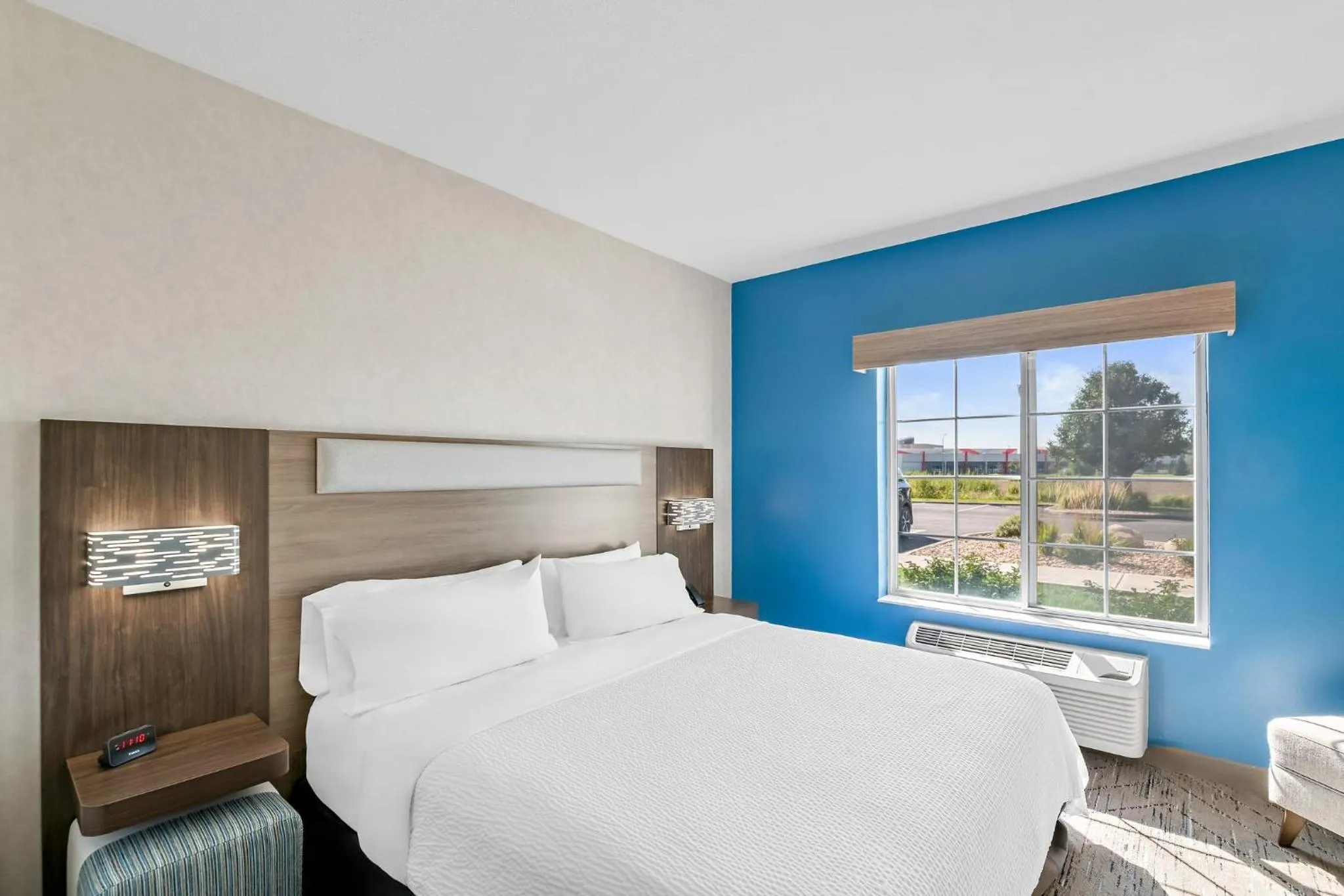 Photo of the whole room, Bed in Holiday Inn Express Hotel & Suites Council Bluffs - Convention Center Area by IHG