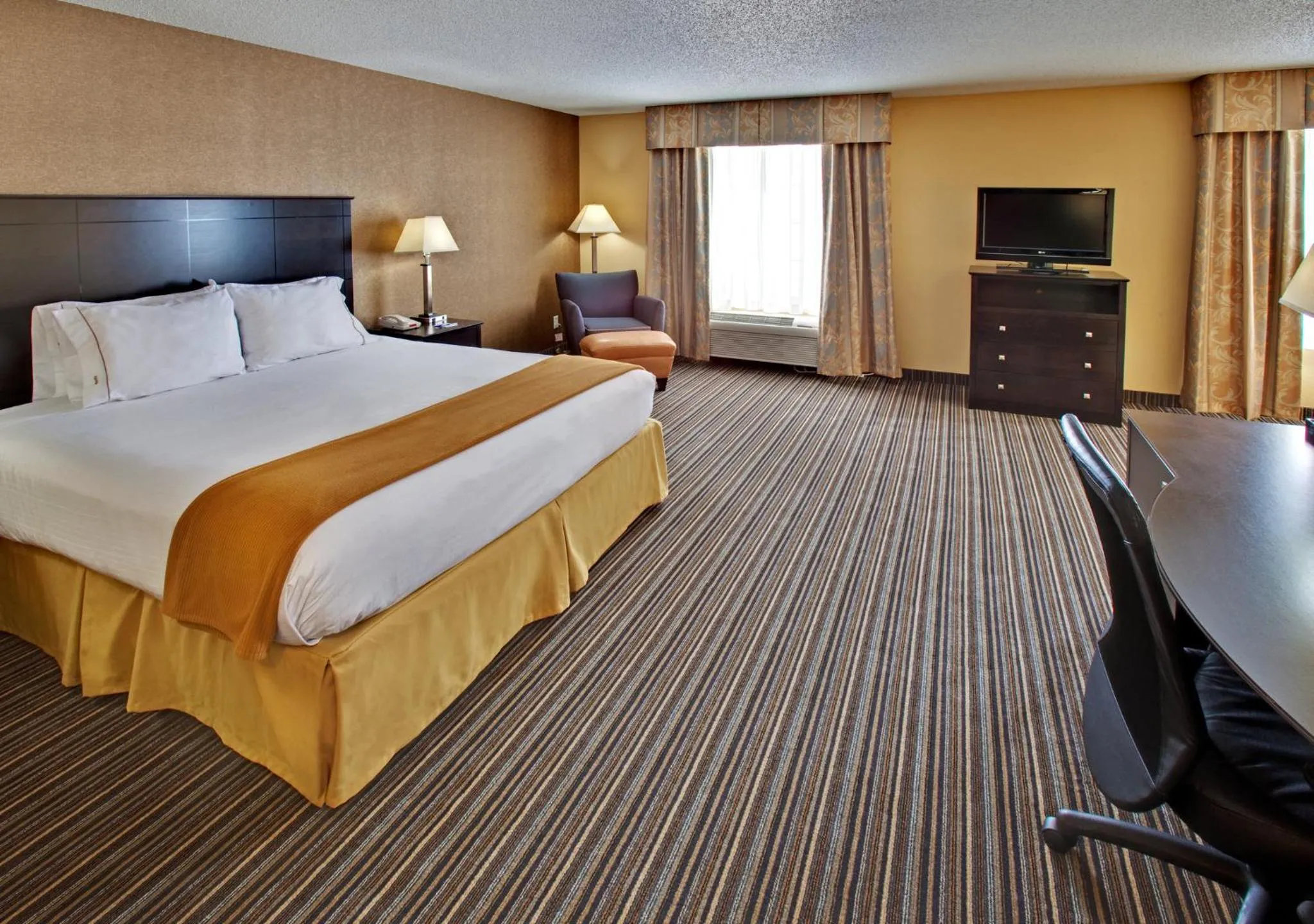 Photo of the whole room, Bed in Holiday Inn Express Hotel & Suites Council Bluffs - Convention Center Area by IHG