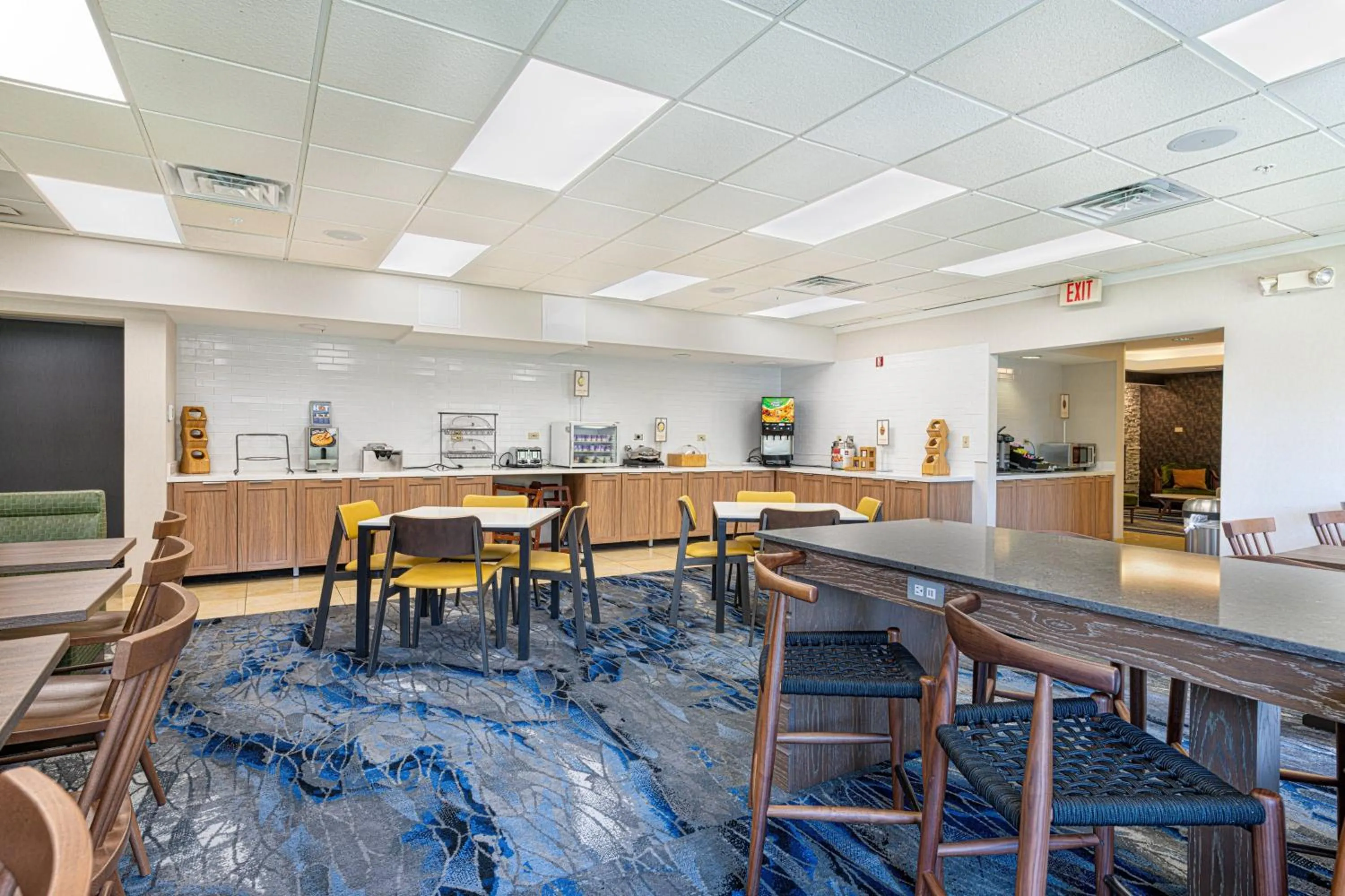 Breakfast in Fairfield Inn & Suites by Marriott Chicago Naperville