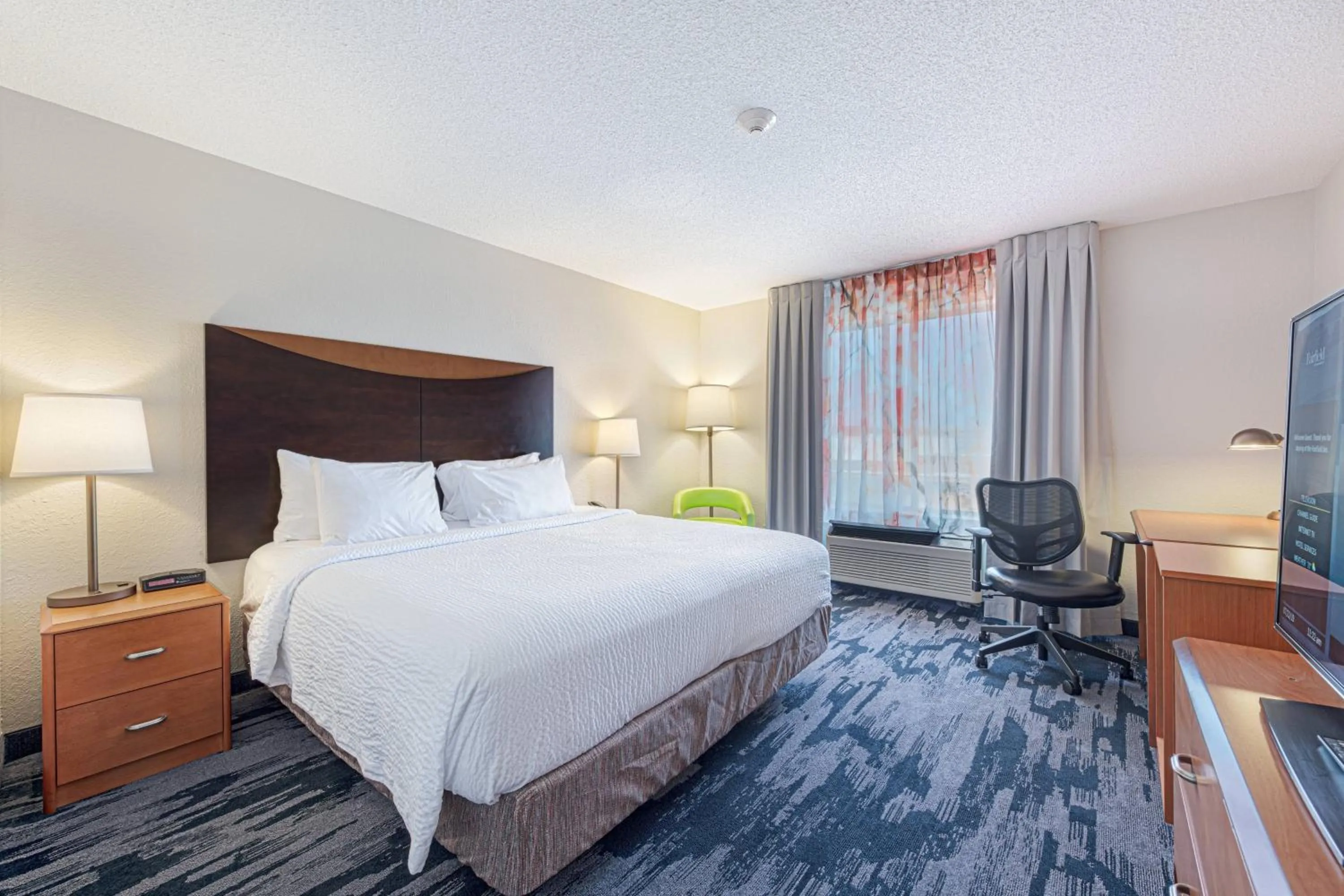 Photo of the whole room, Bed in Fairfield Inn & Suites by Marriott Chicago Naperville