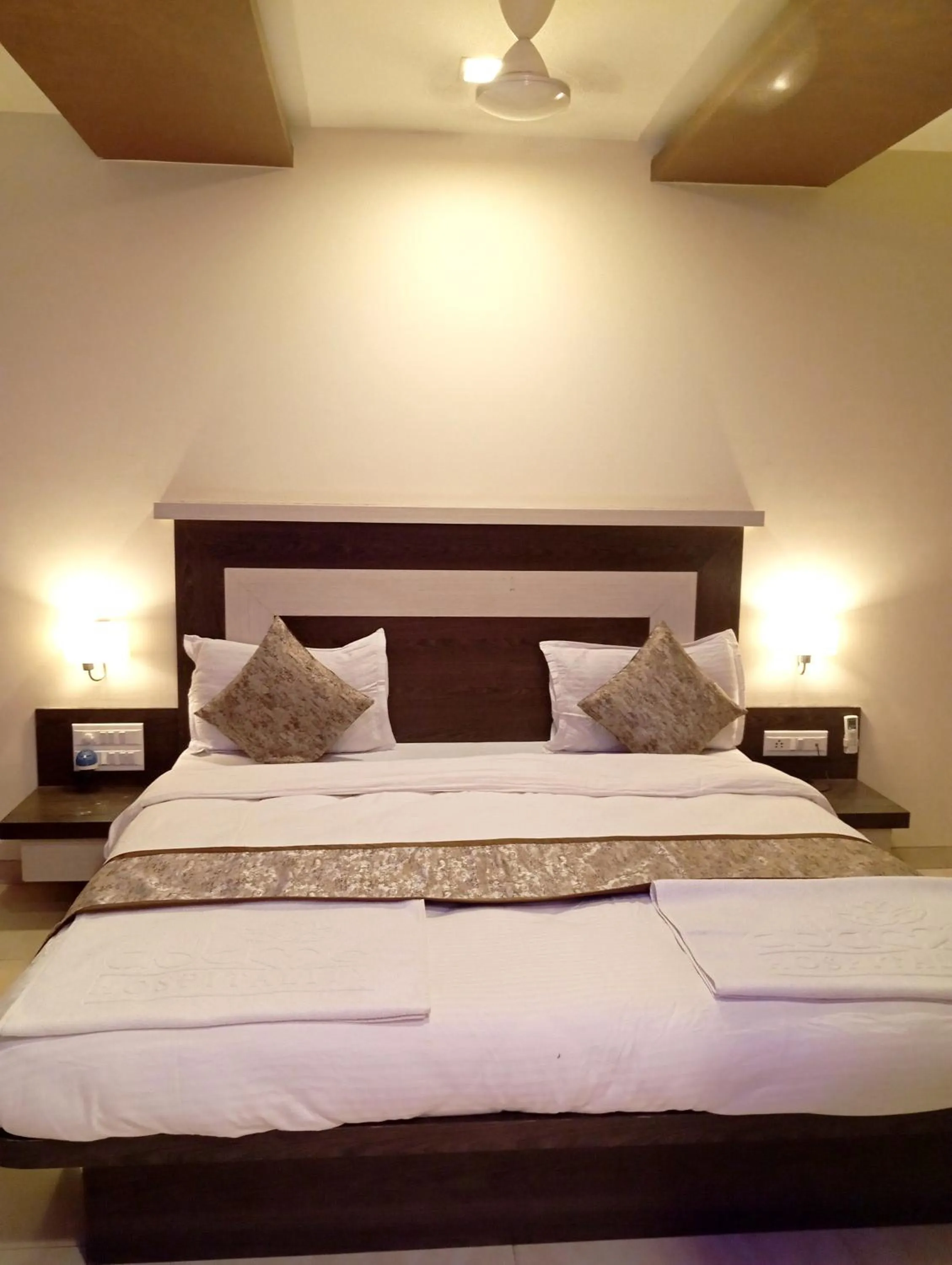 Bed in Hotel Vaikunth By Adamo