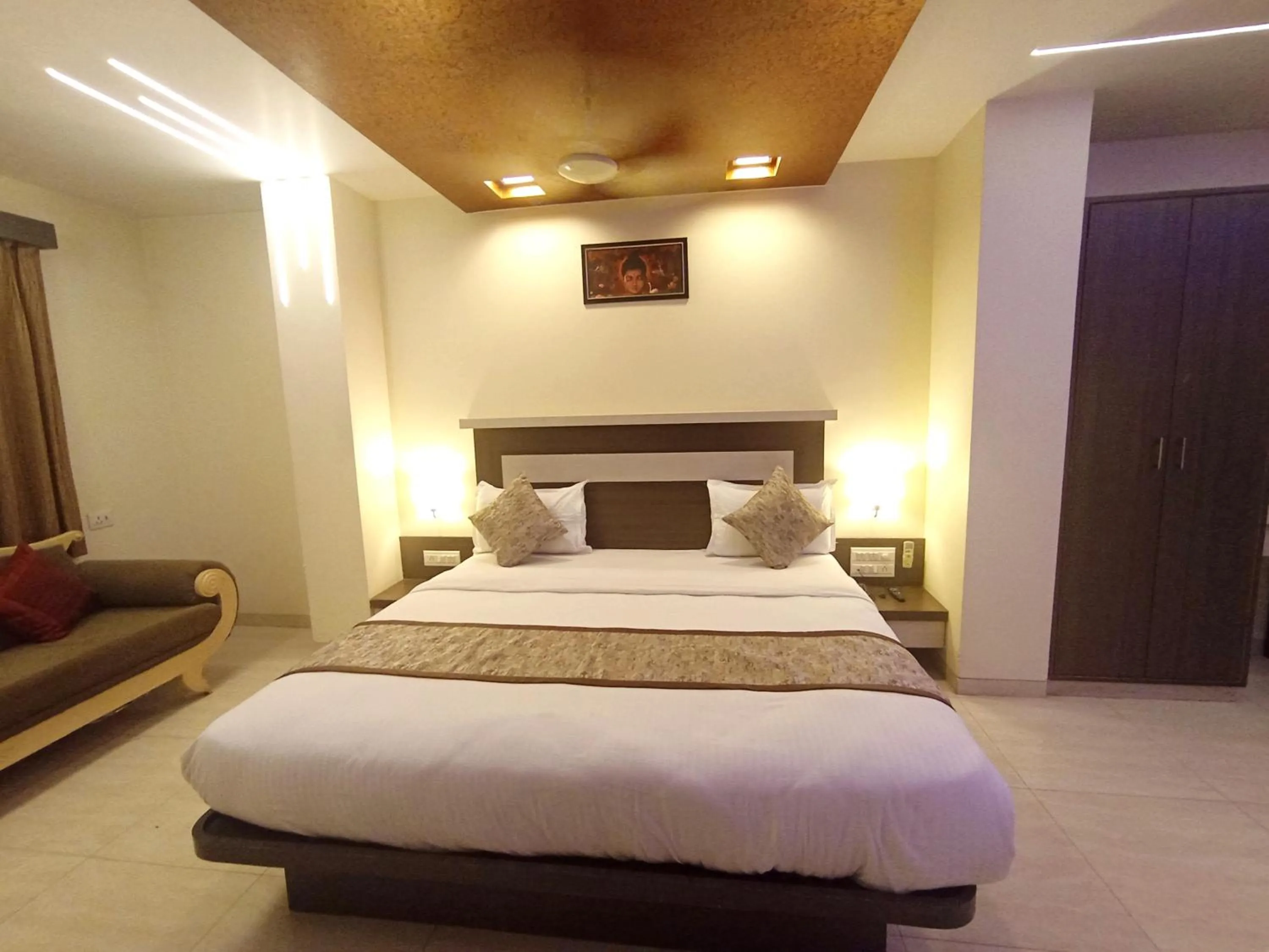 Bed in Hotel Vaikunth By Adamo