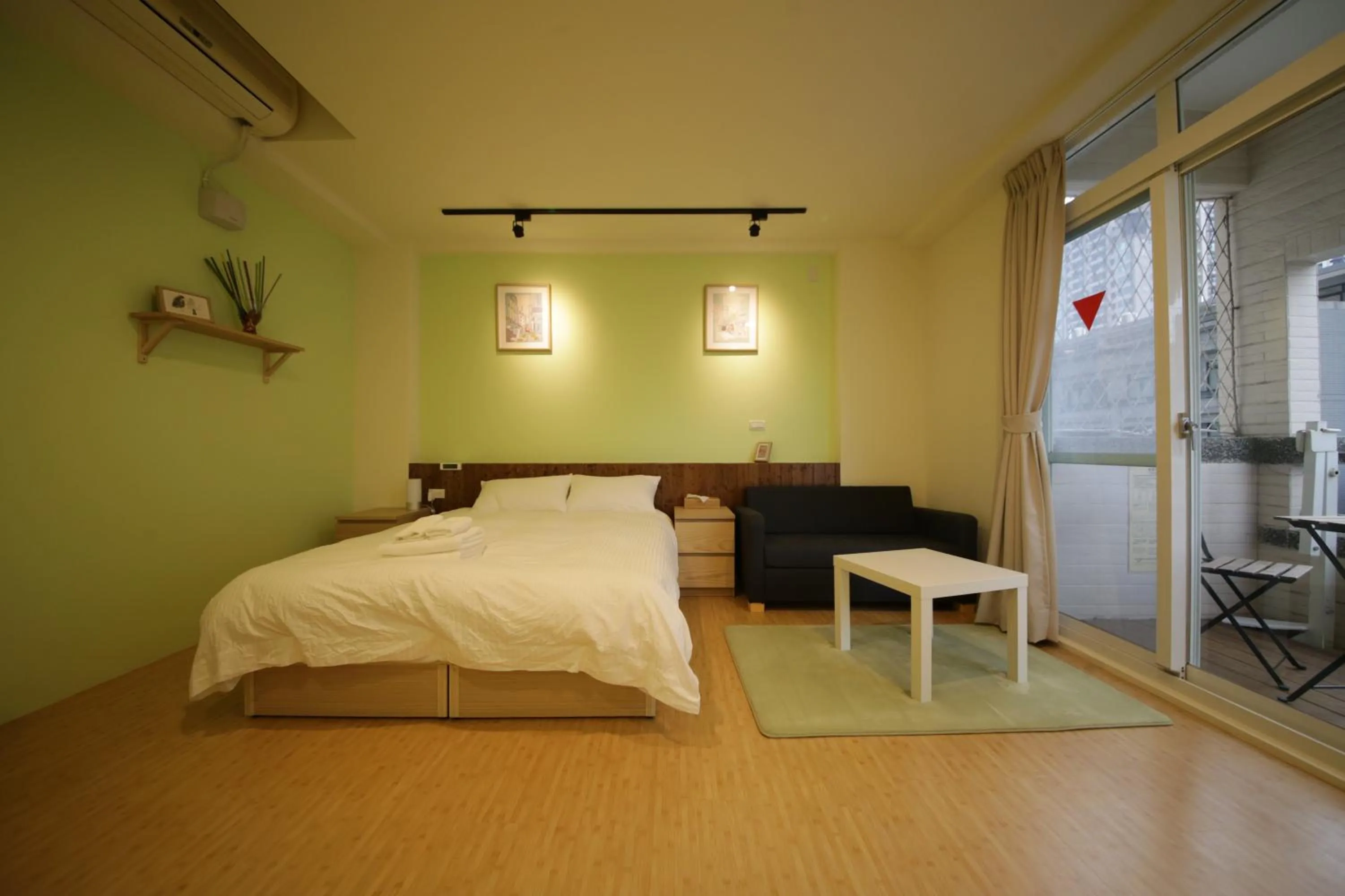 Photo of the whole room, Bed in YO HOO FARM 16 HOUSE