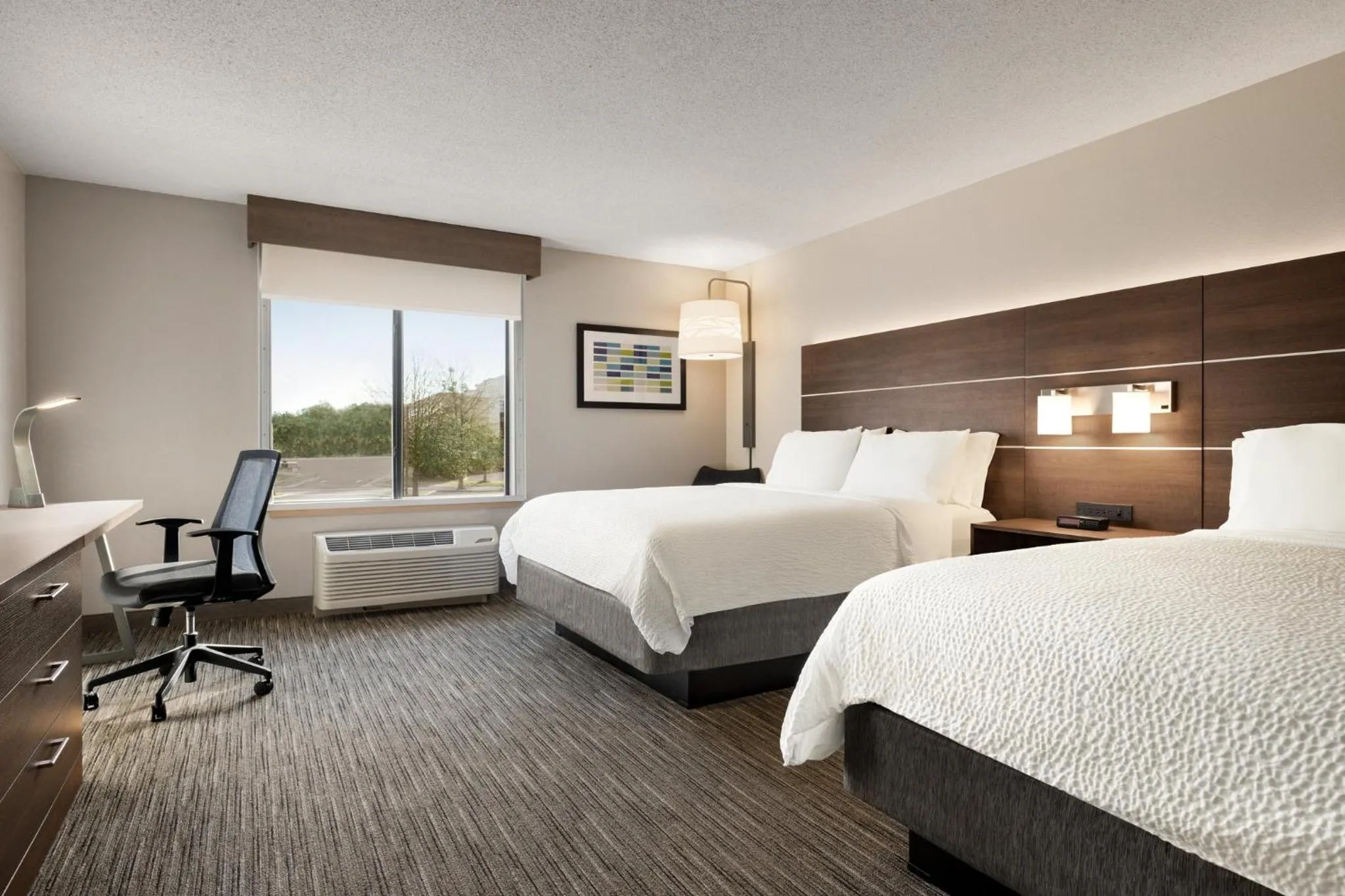Photo of the whole room, Bed in Holiday Inn Express Hotel & Suites Anniston/Oxford by IHG
