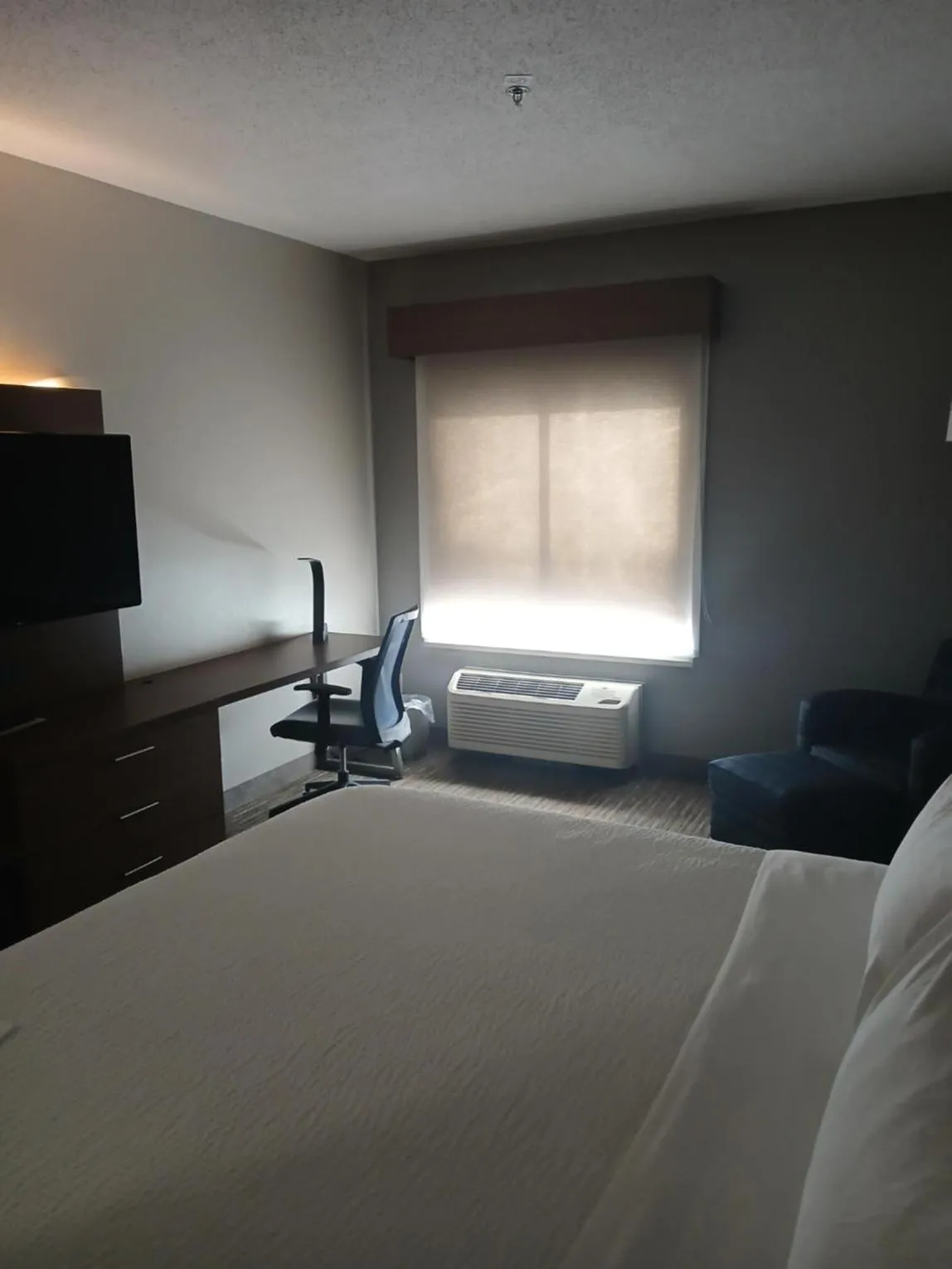 Bed in Holiday Inn Express Hotel & Suites Anniston/Oxford by IHG