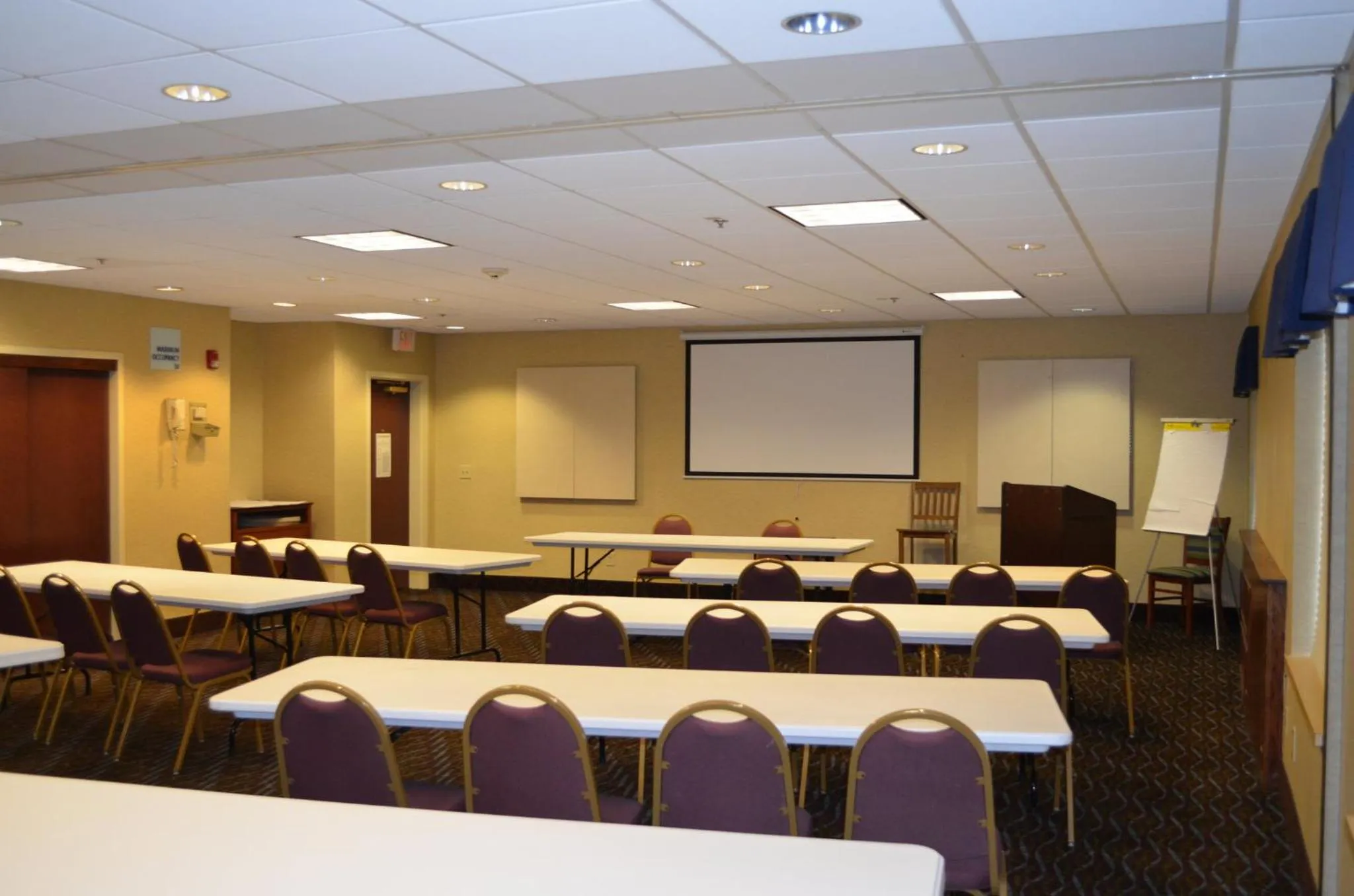 Meeting/conference room in Holiday Inn Express Hotel & Suites Anniston/Oxford by IHG