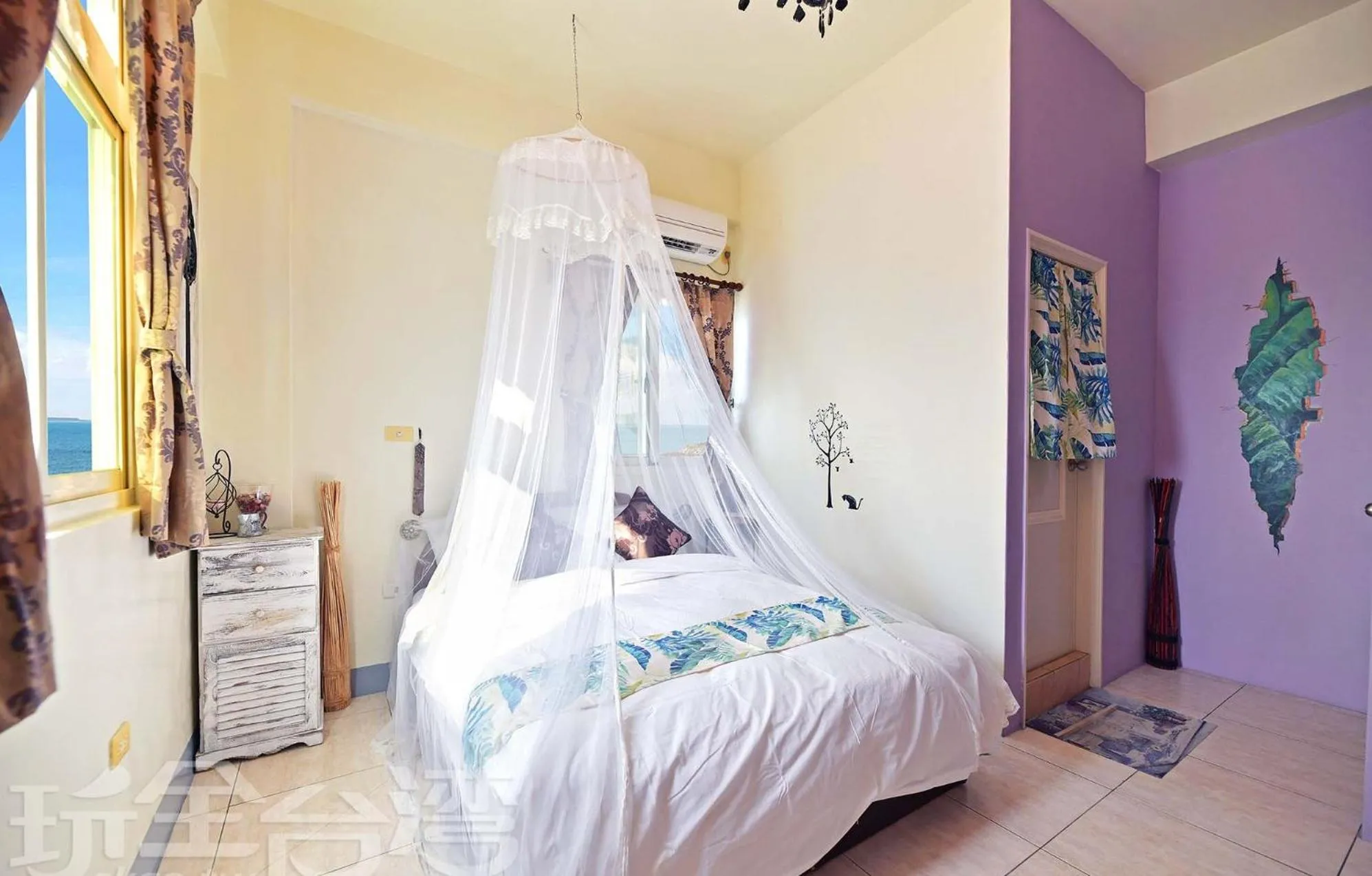 Photo of the whole room, Bed in Yan Hai De Dai B&B