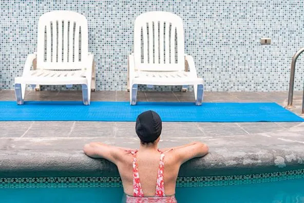 Swimming pool in MR Apart Providencia (ex Apart Neruda)