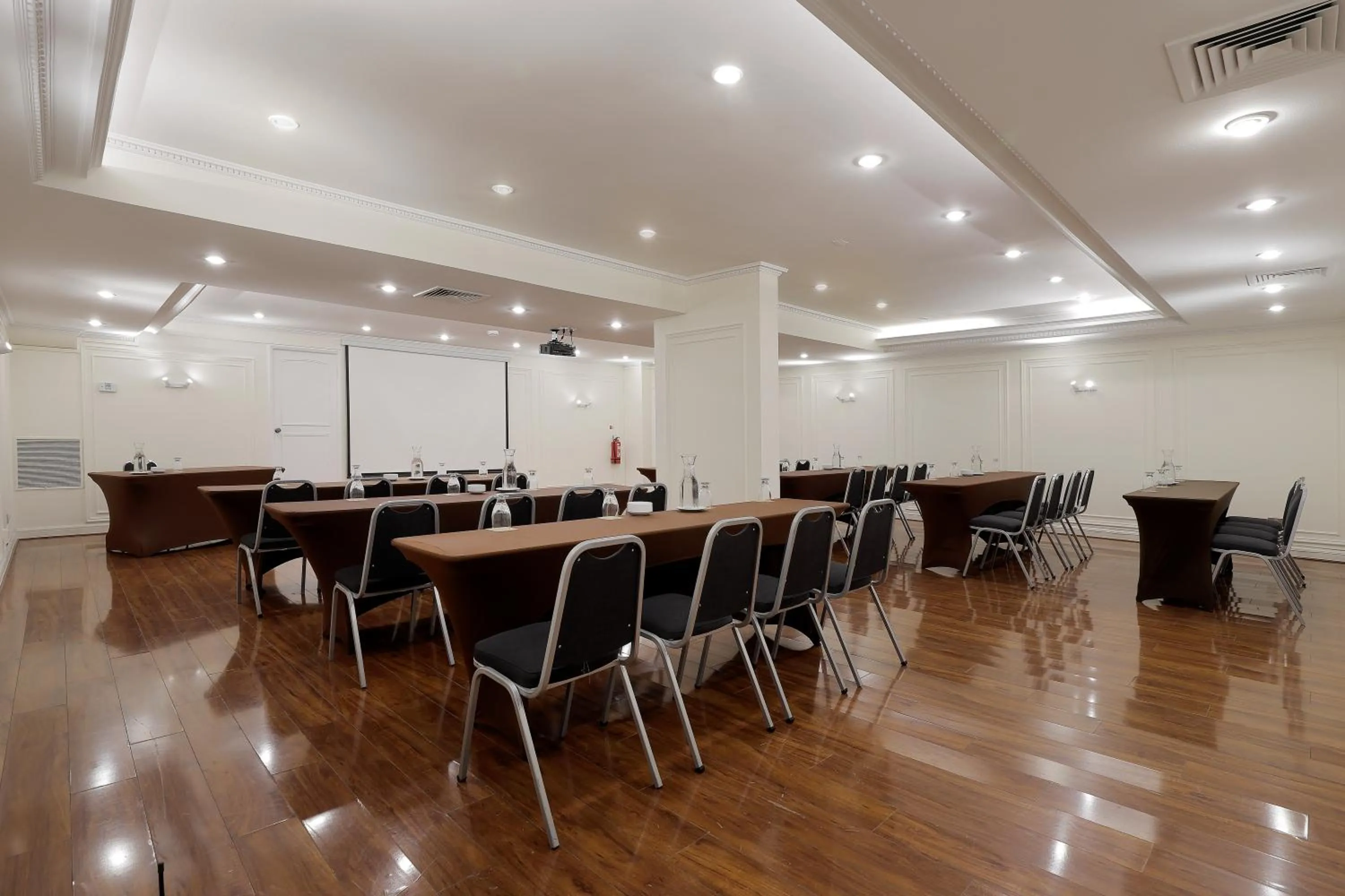 Meeting/conference room in MR Express (ex Hotel Neruda Express)