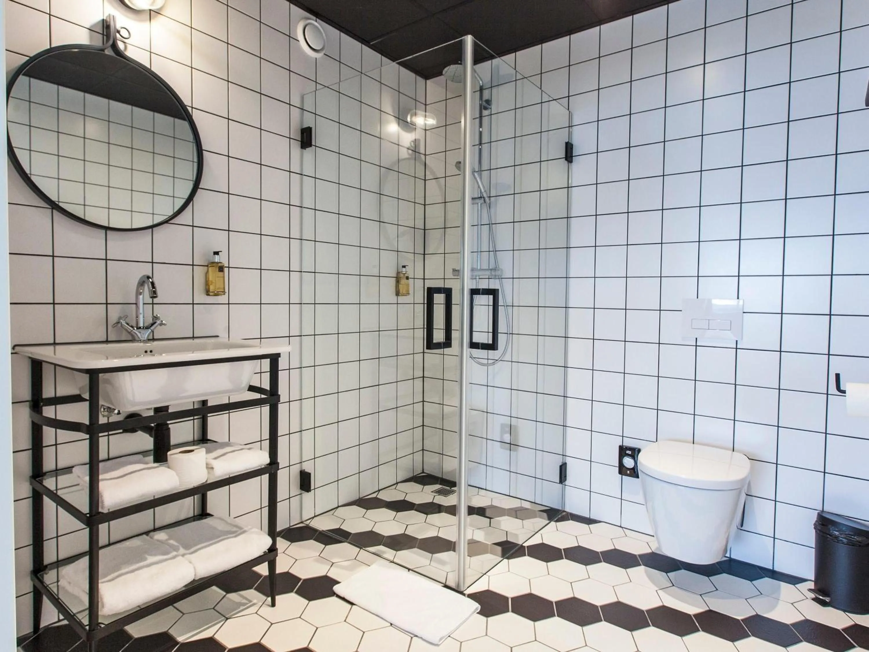 Bedroom in ibis Styles Amsterdam Airport