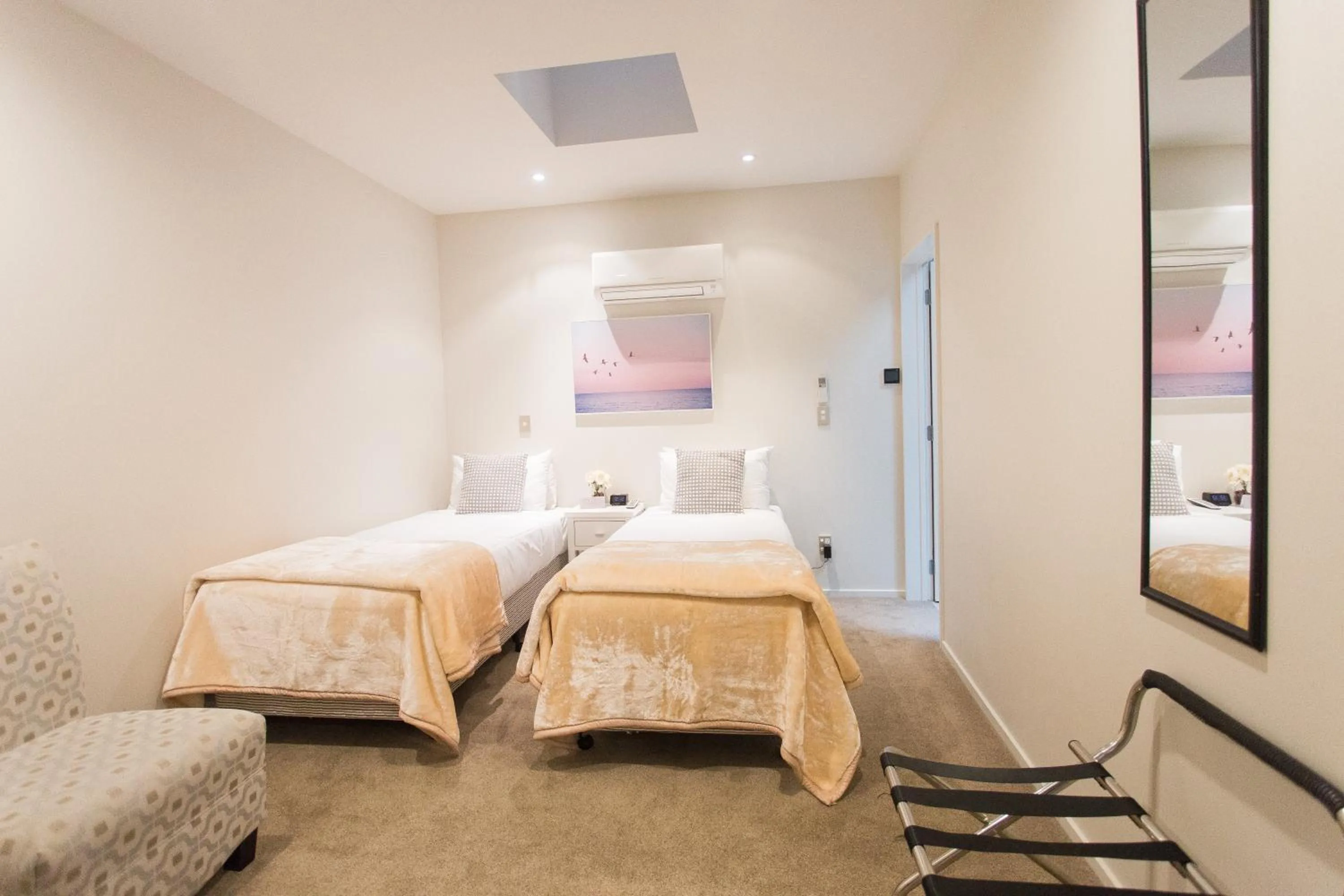 Bed in Colombo Lodge Hotel