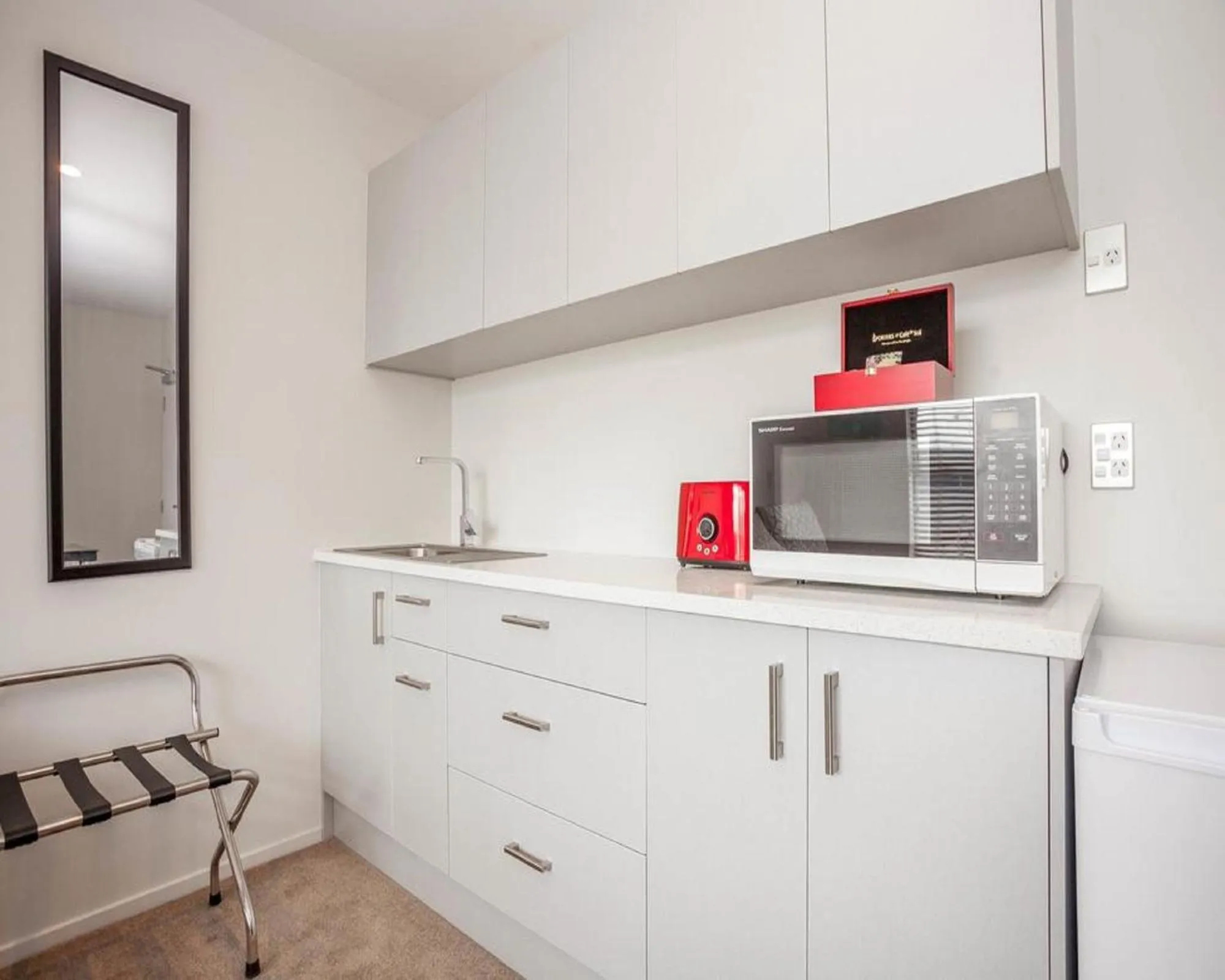 Kitchen or kitchenette in Colombo Lodge Hotel