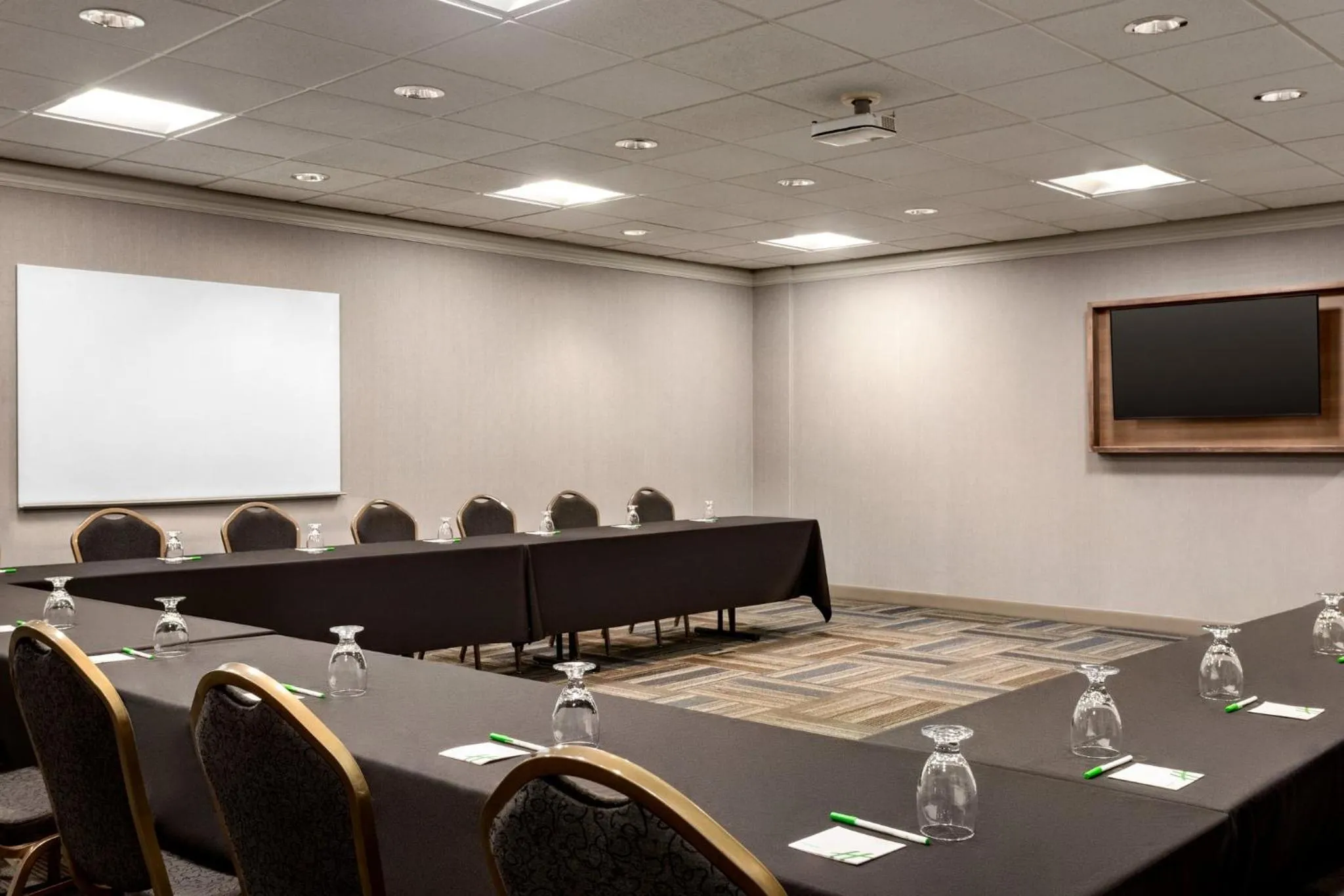 Meeting/conference room in Holiday Inn Hotel & Suites Council Bluffs by IHG