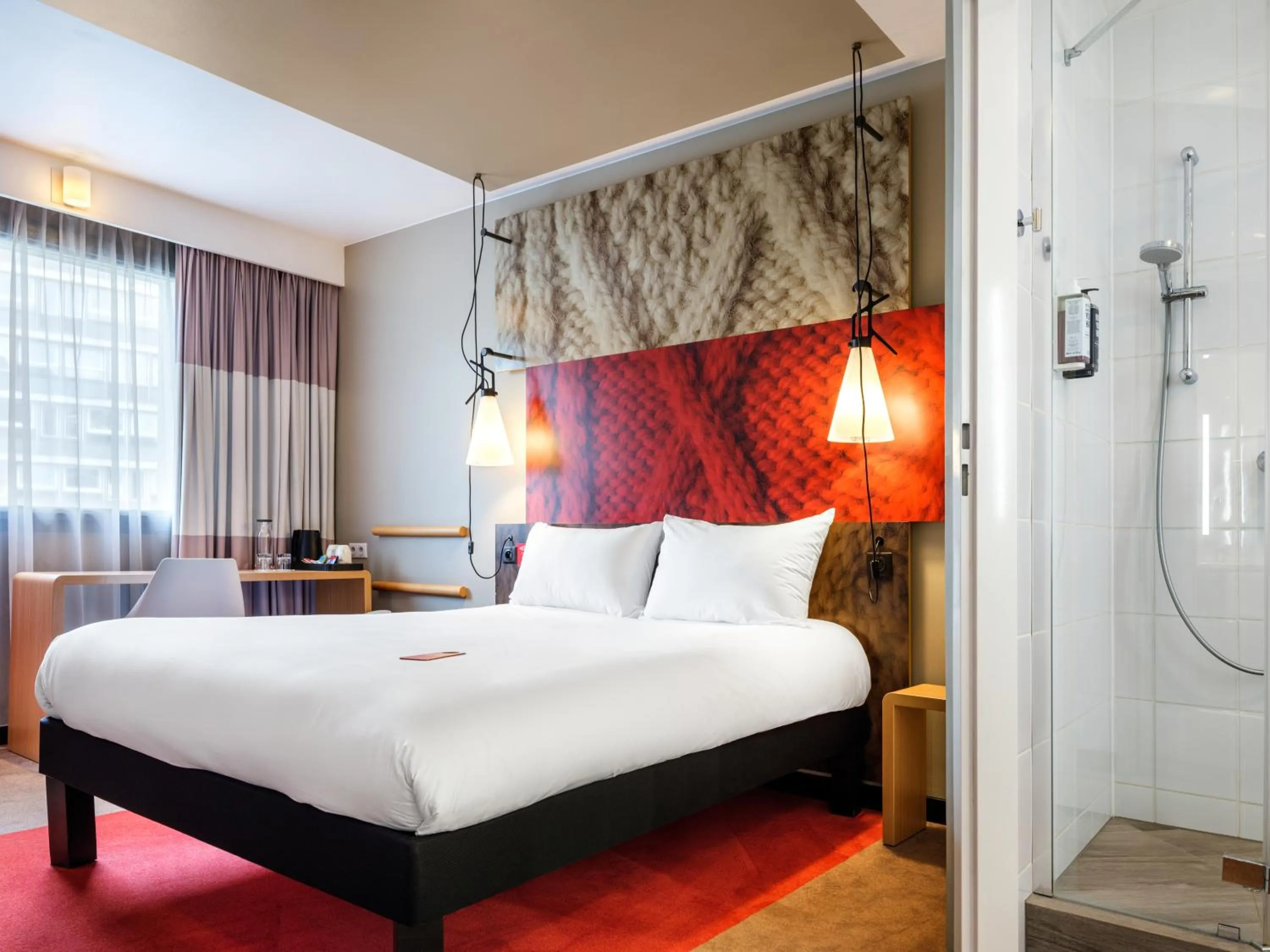 Bathroom, Bed in Hotel Ibis Krakow Centrum