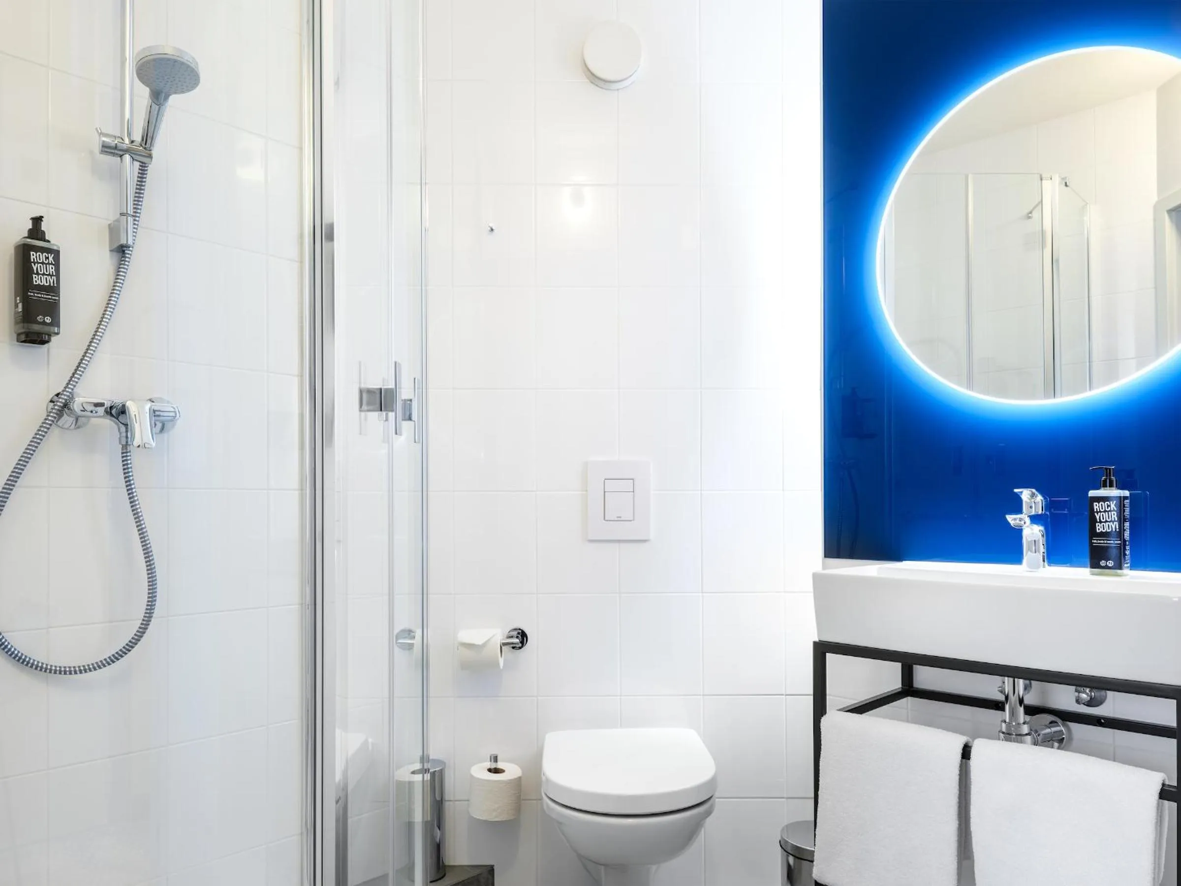 Shower in Hotel Ibis Krakow Centrum