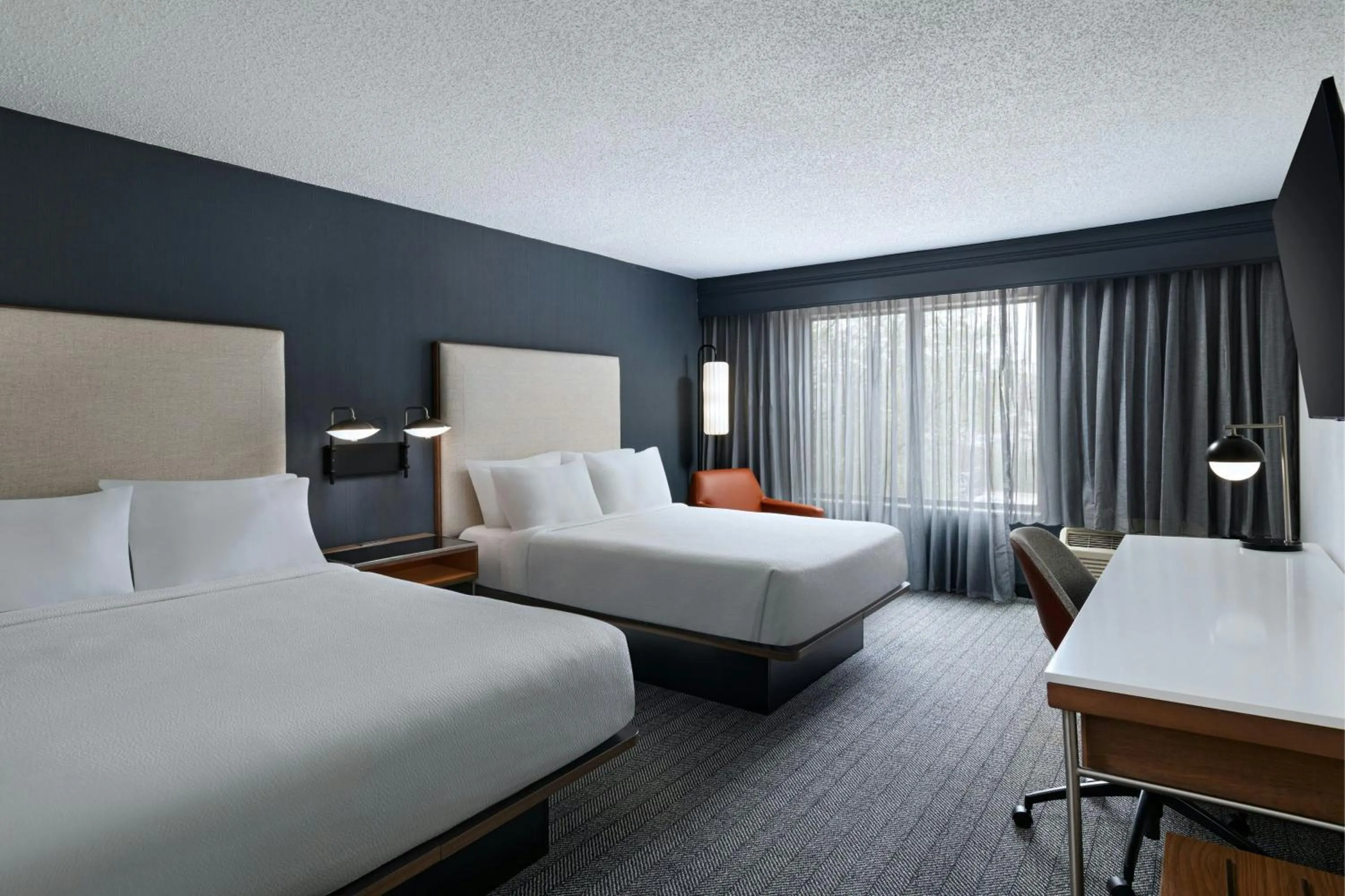 Photo of the whole room, Bed in Courtyard Houston The Woodlands