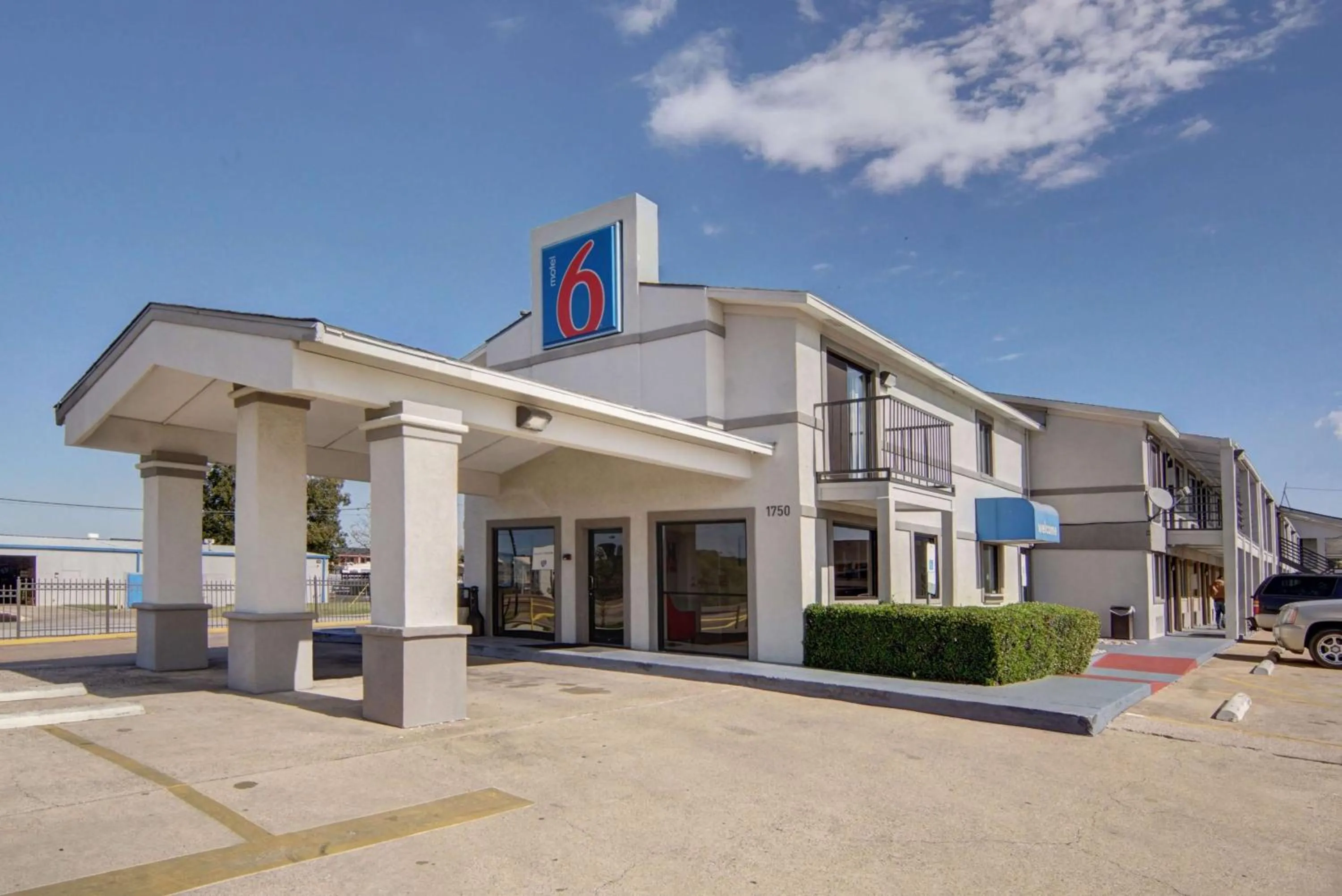 Property building in Motel 6-Lancaster, TX - DeSoto - Lancaster