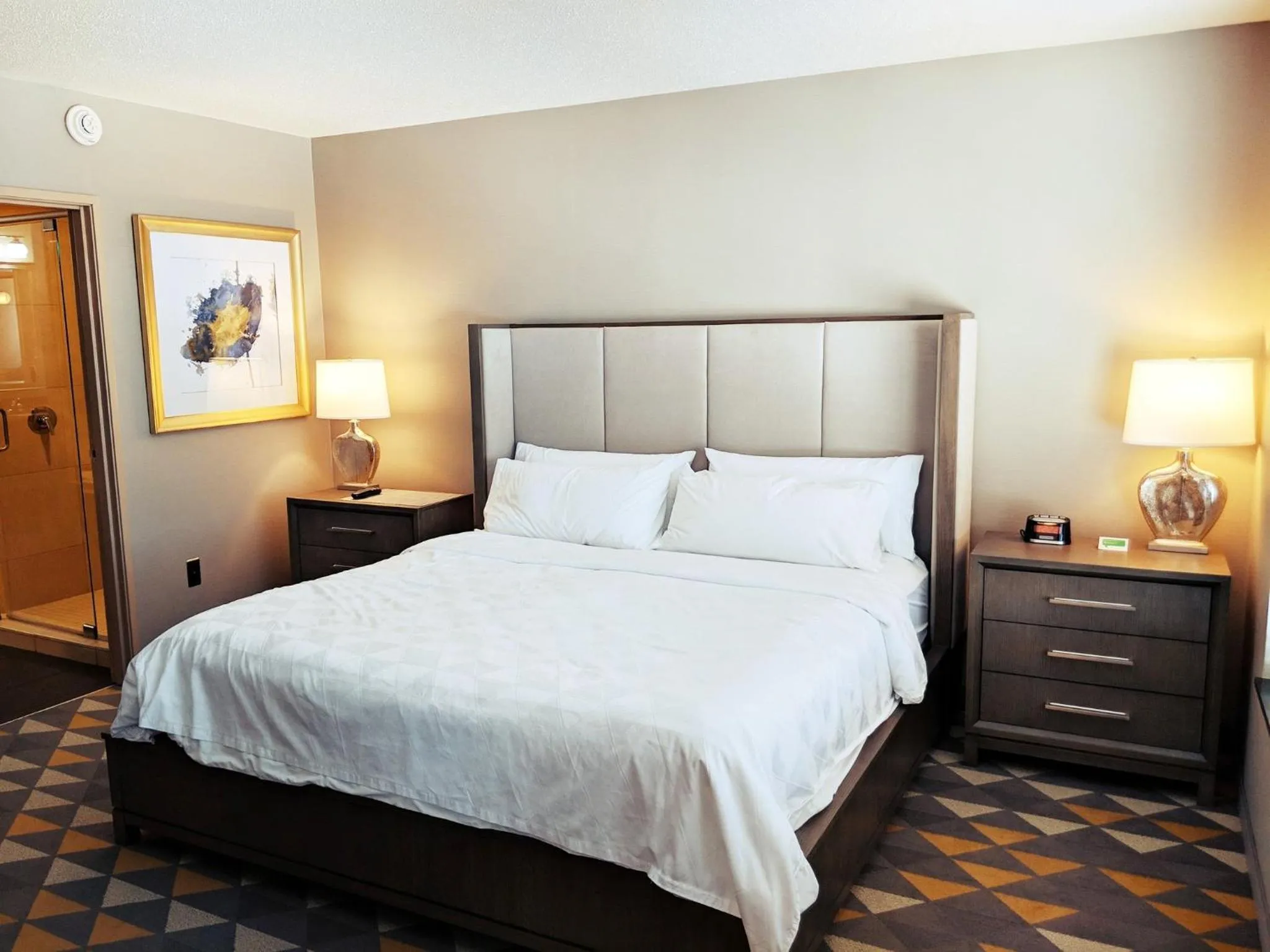 Photo of the whole room, Bed in Holiday Inn Purdue - Fort Wayne by IHG