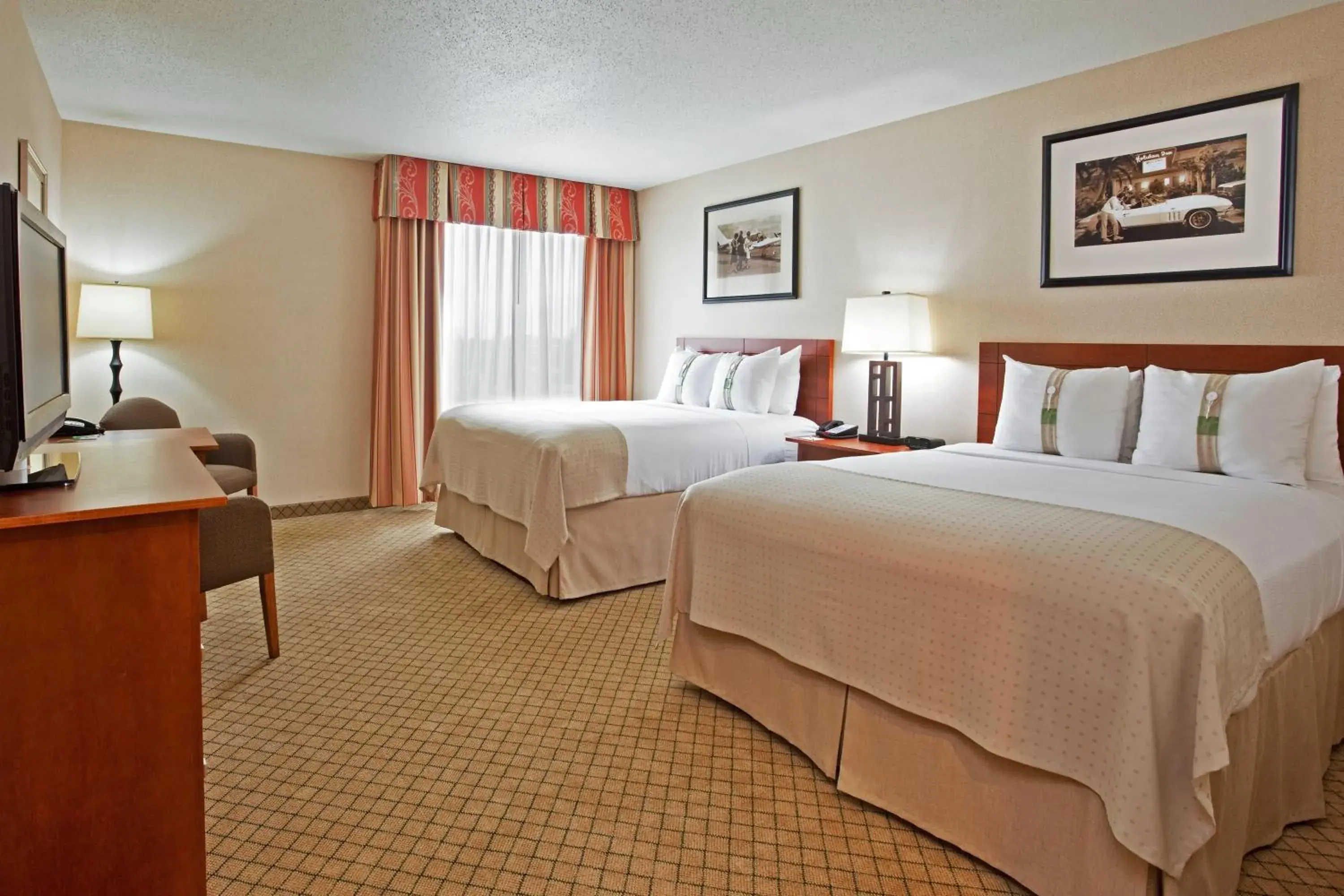 Queen Room with Two Queen Beds - Hearing and Mobility Accessible in Holiday Inn Purdue - Fort Wayne by IHG Queen Room with Two Queen Beds - Hearing and Mobility Accessible in Holiday Inn Purdue - Fort Wayne by IHG