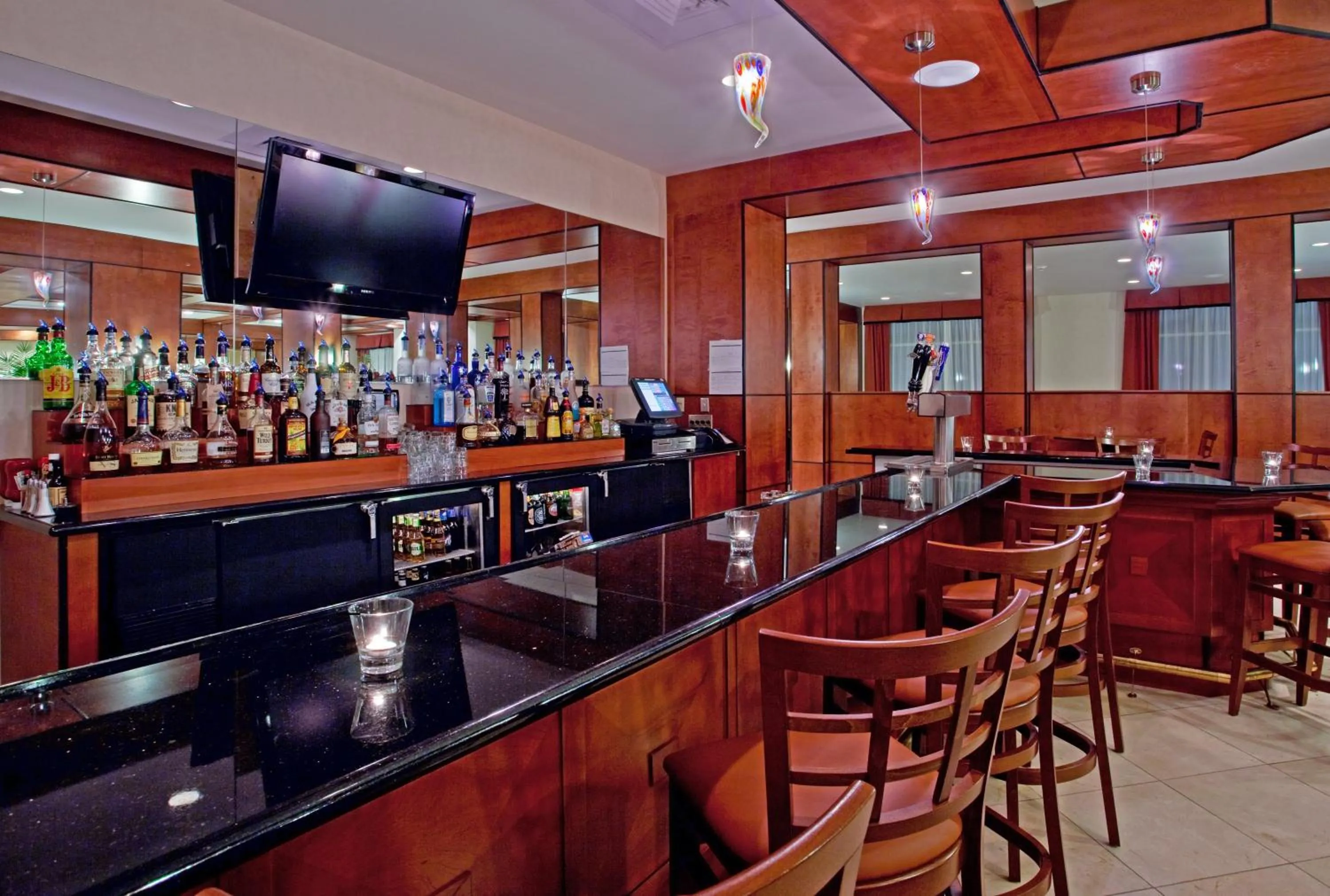 Lounge or bar in Holiday Inn Purdue - Fort Wayne by IHG