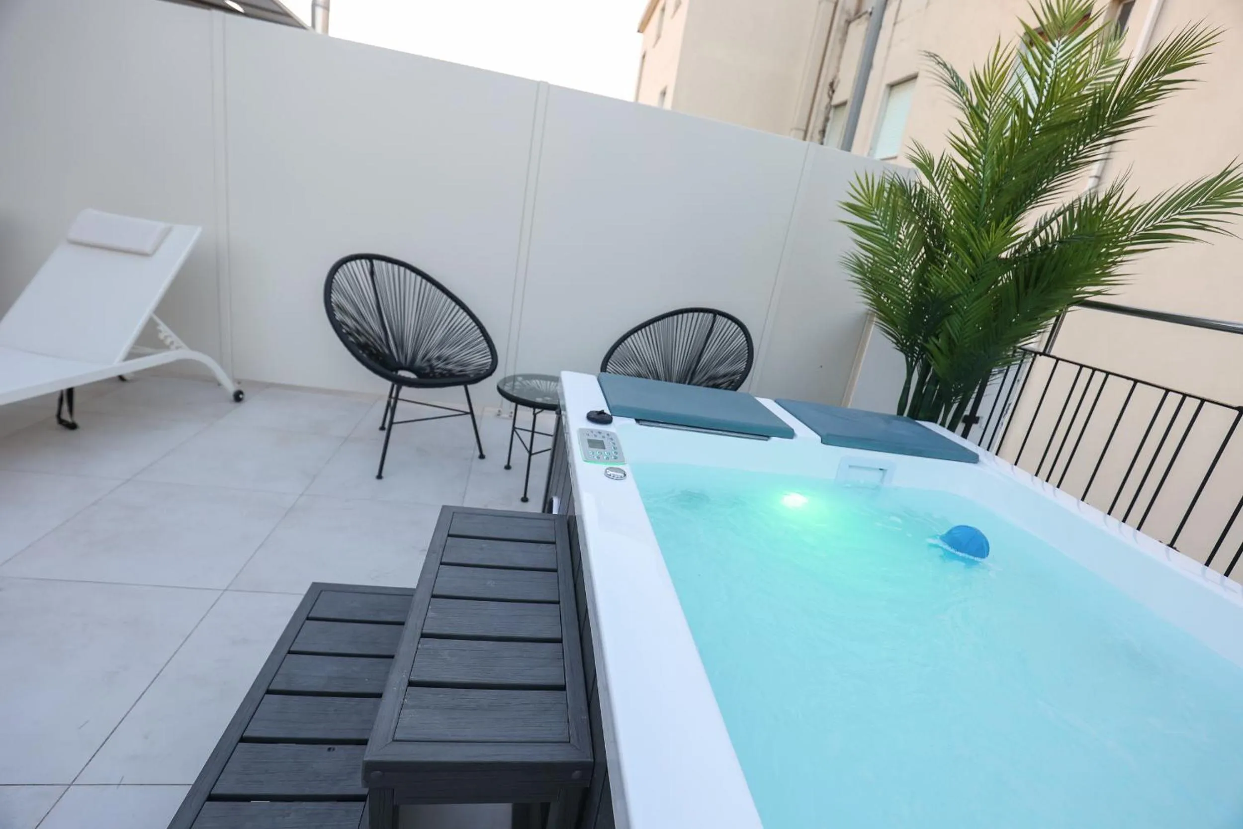 Hot Tub in Hotel Cenisio