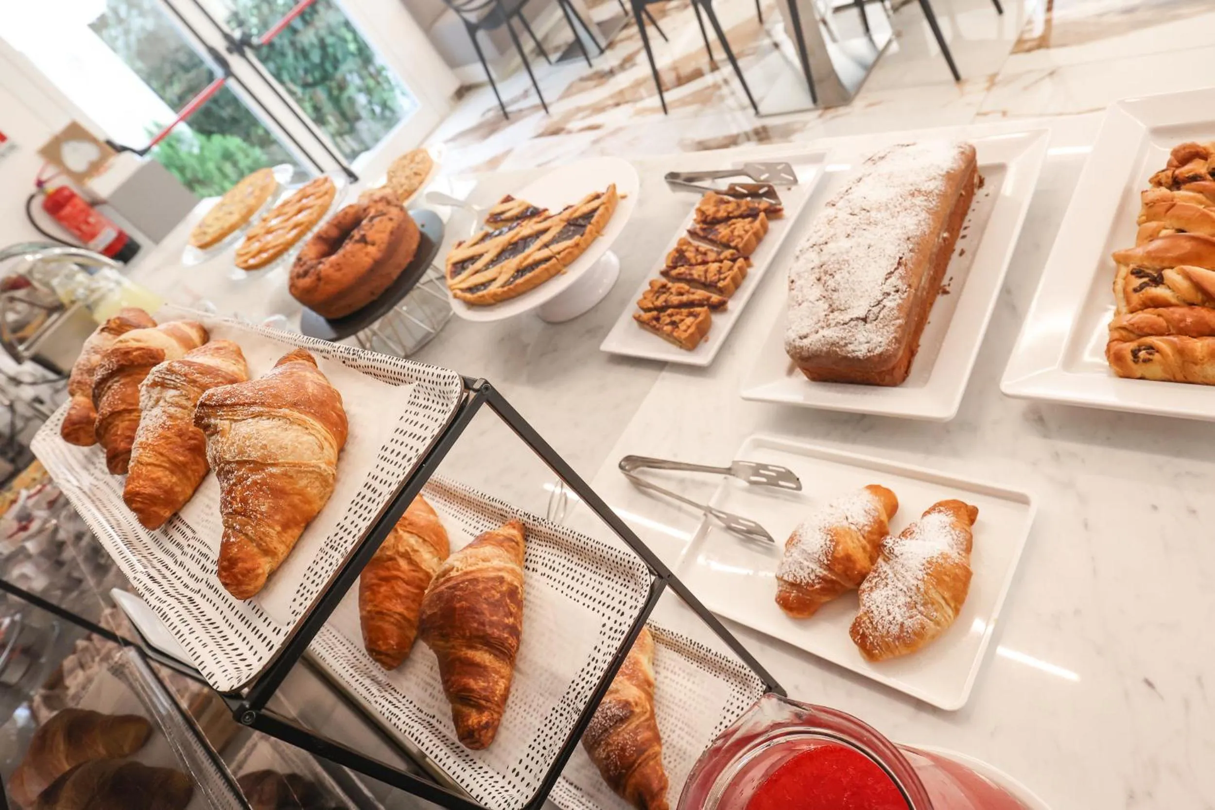 Food and drinks in Hotel Cenisio