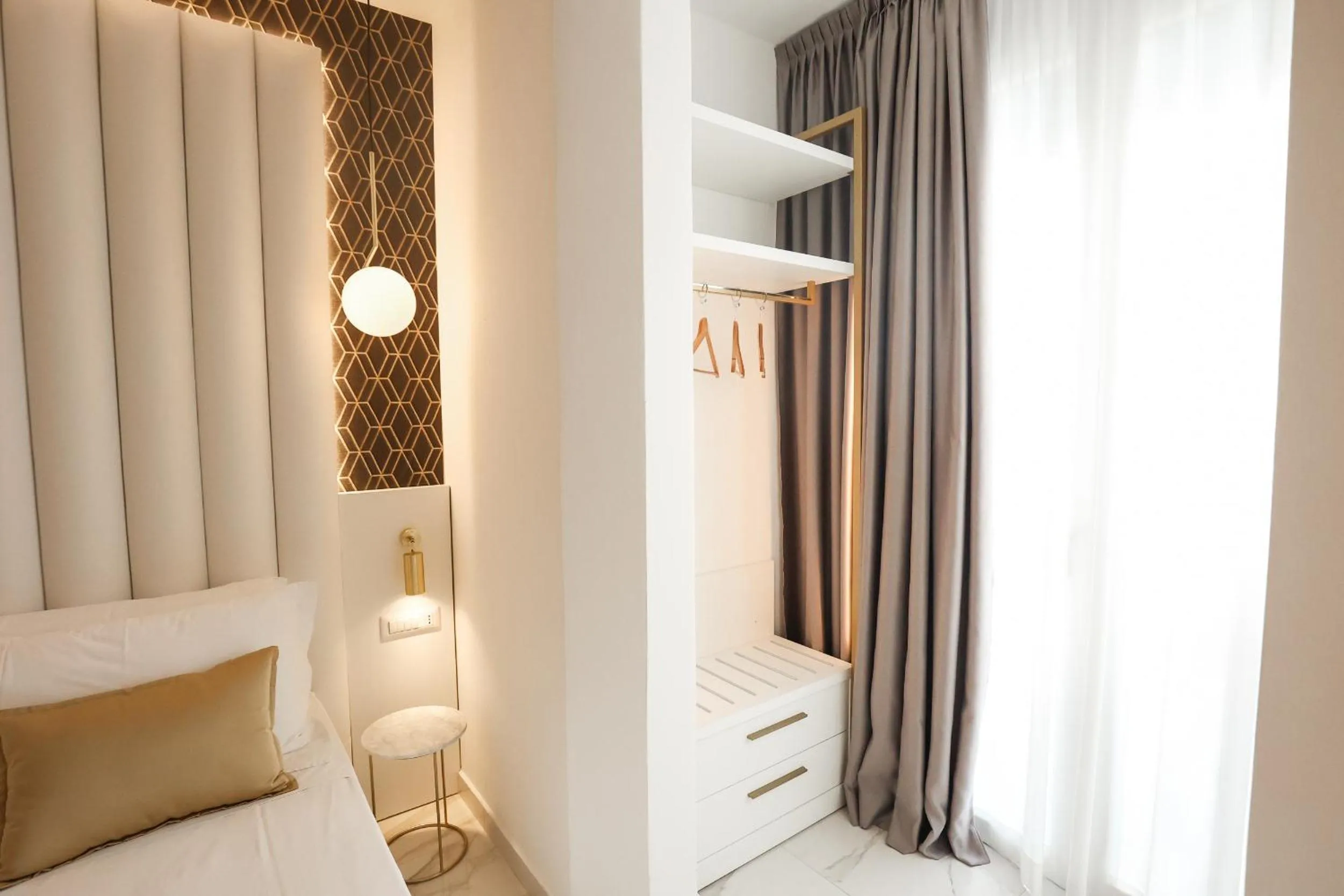 wardrobe, Bed in Hotel Cenisio