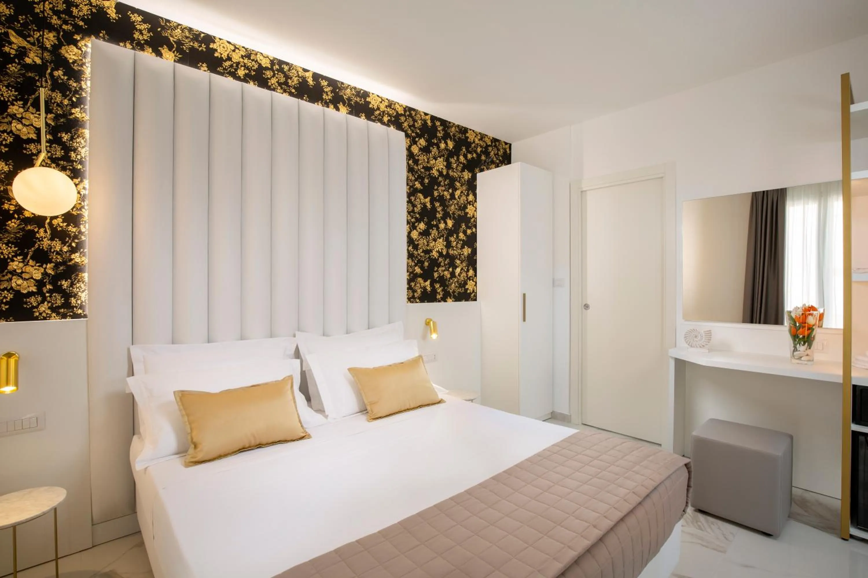 Photo of the whole room, Bed in Hotel Cenisio