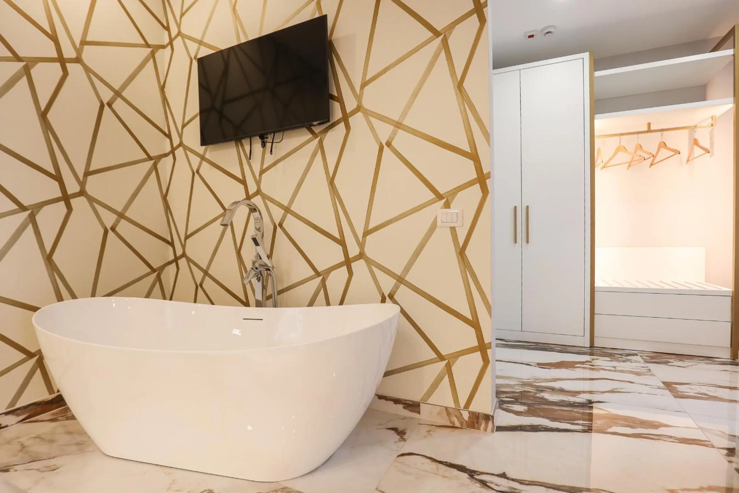 TV and multimedia in Hotel Cenisio