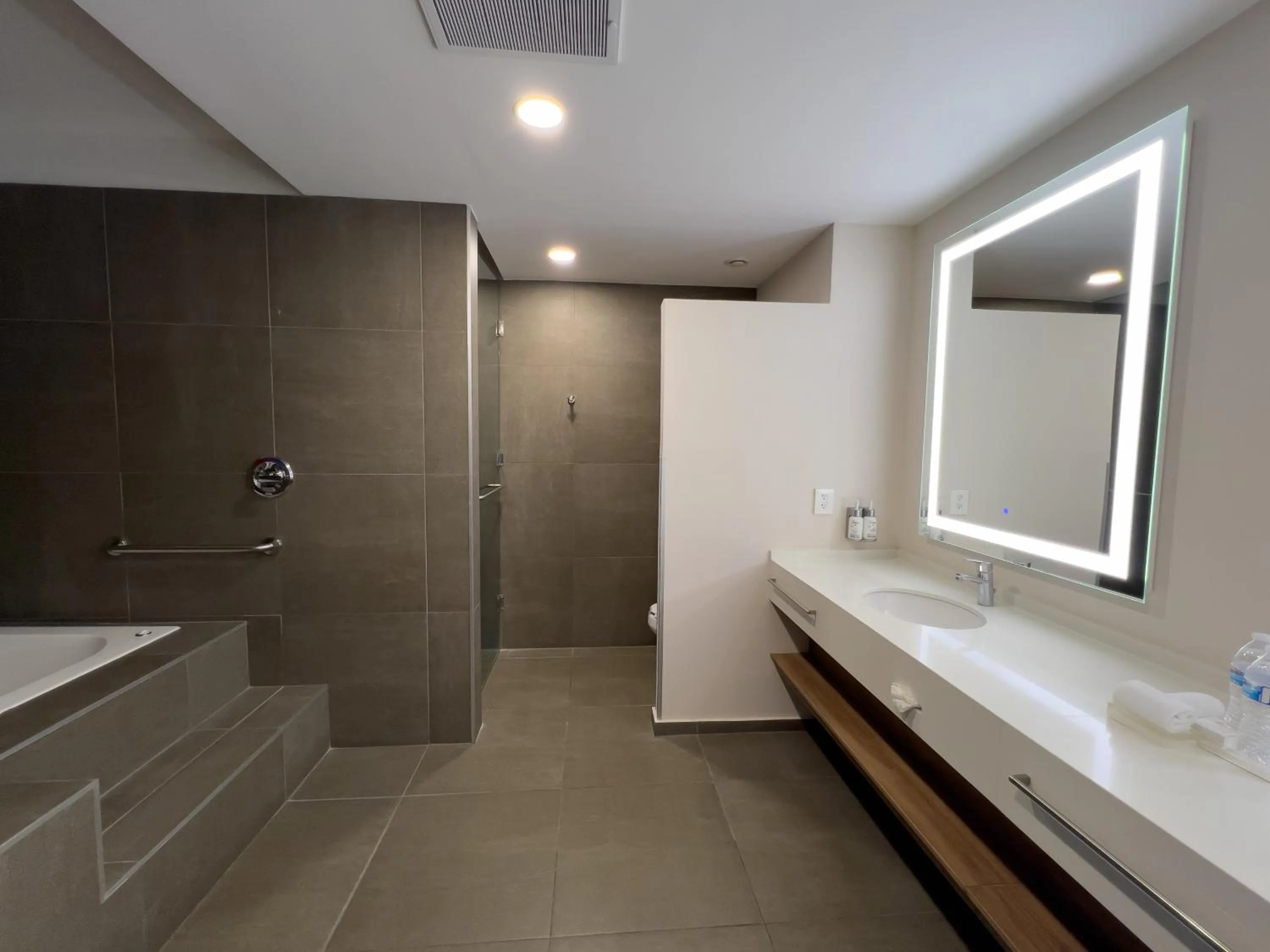 Photo of the whole room in Holiday Inn San Luis Potosi-Quijote by IHG