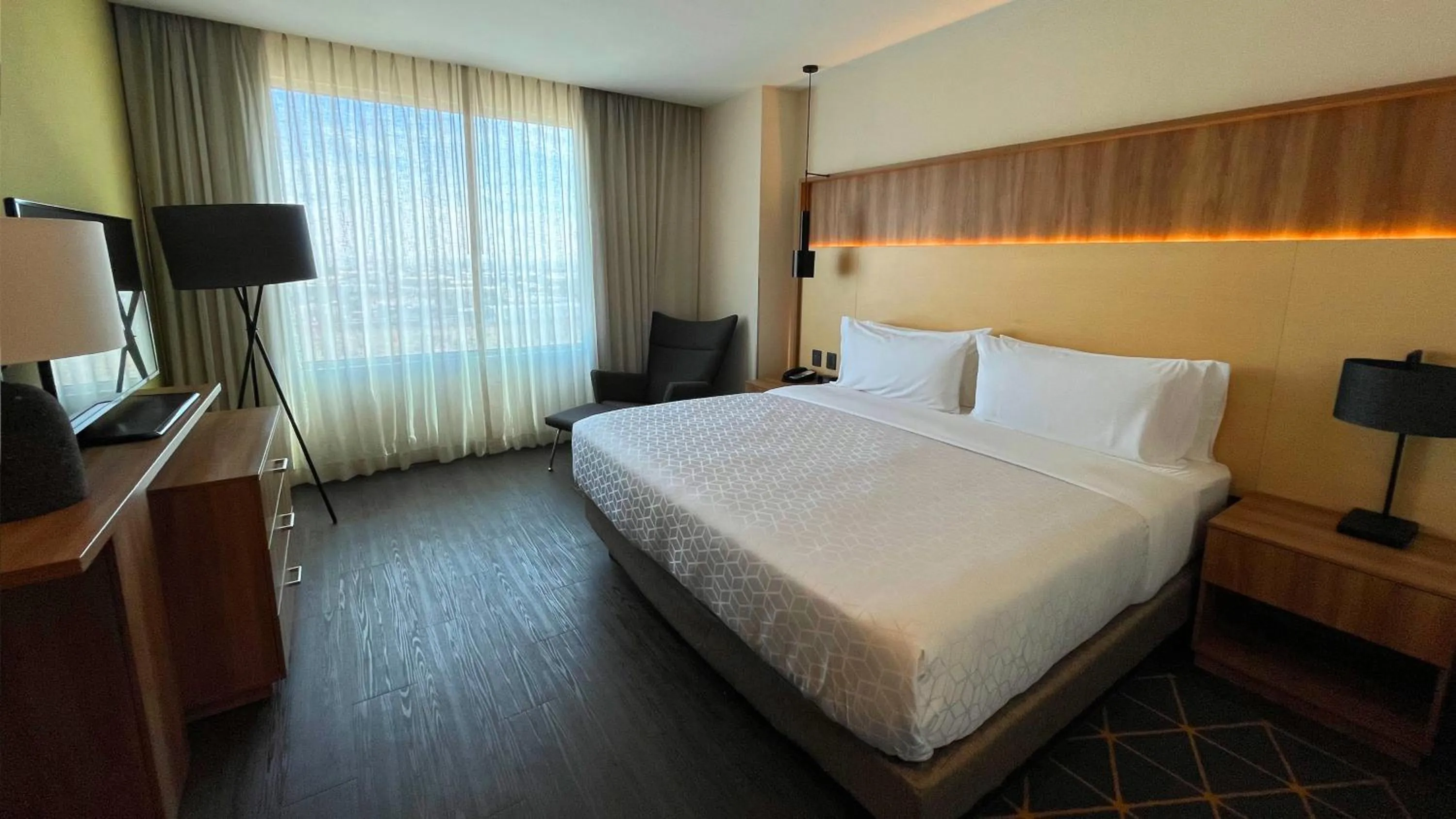 Photo of the whole room, Bed in Holiday Inn San Luis Potosi-Quijote by IHG