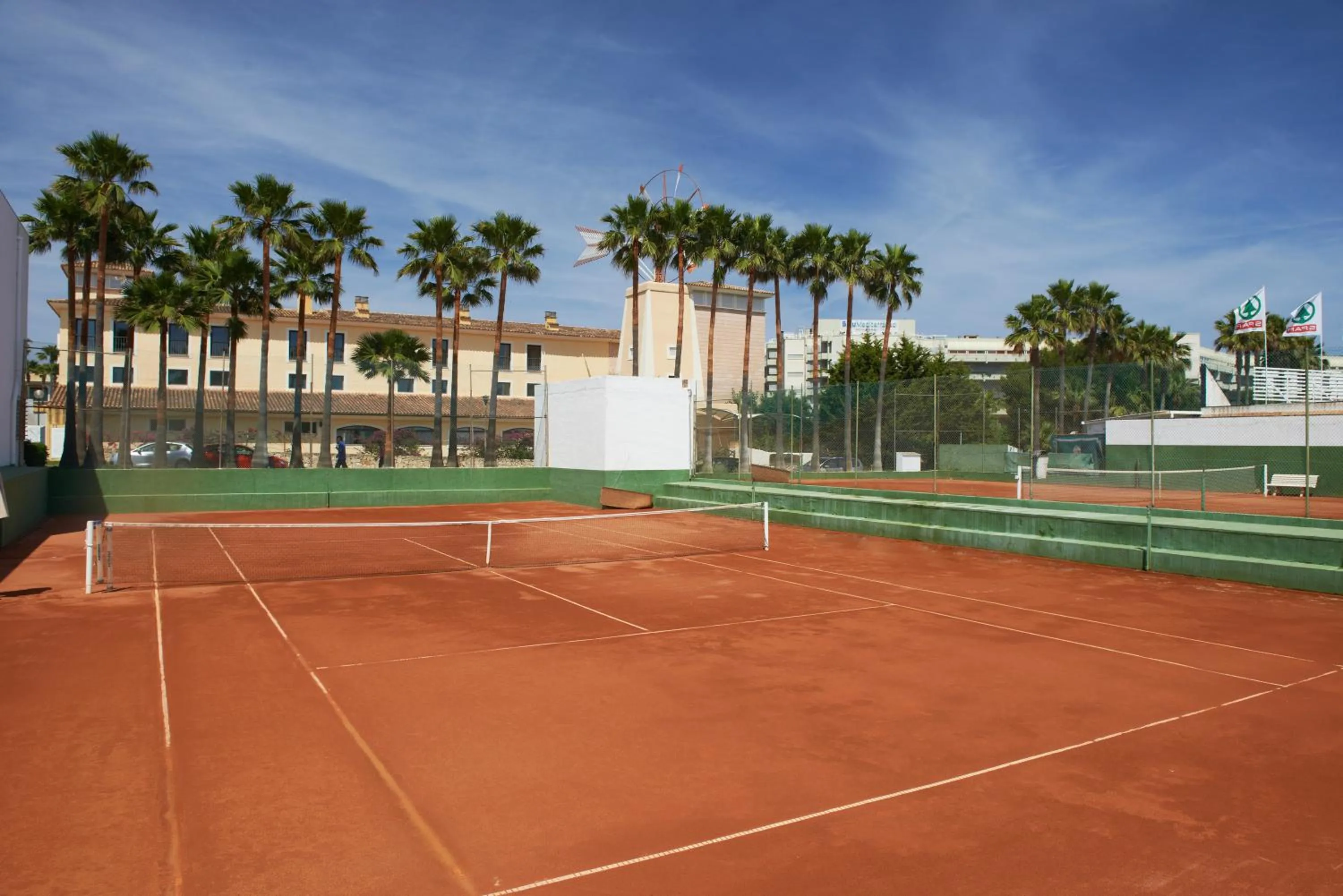 Tennis court in Hipotels Mediterraneo Club