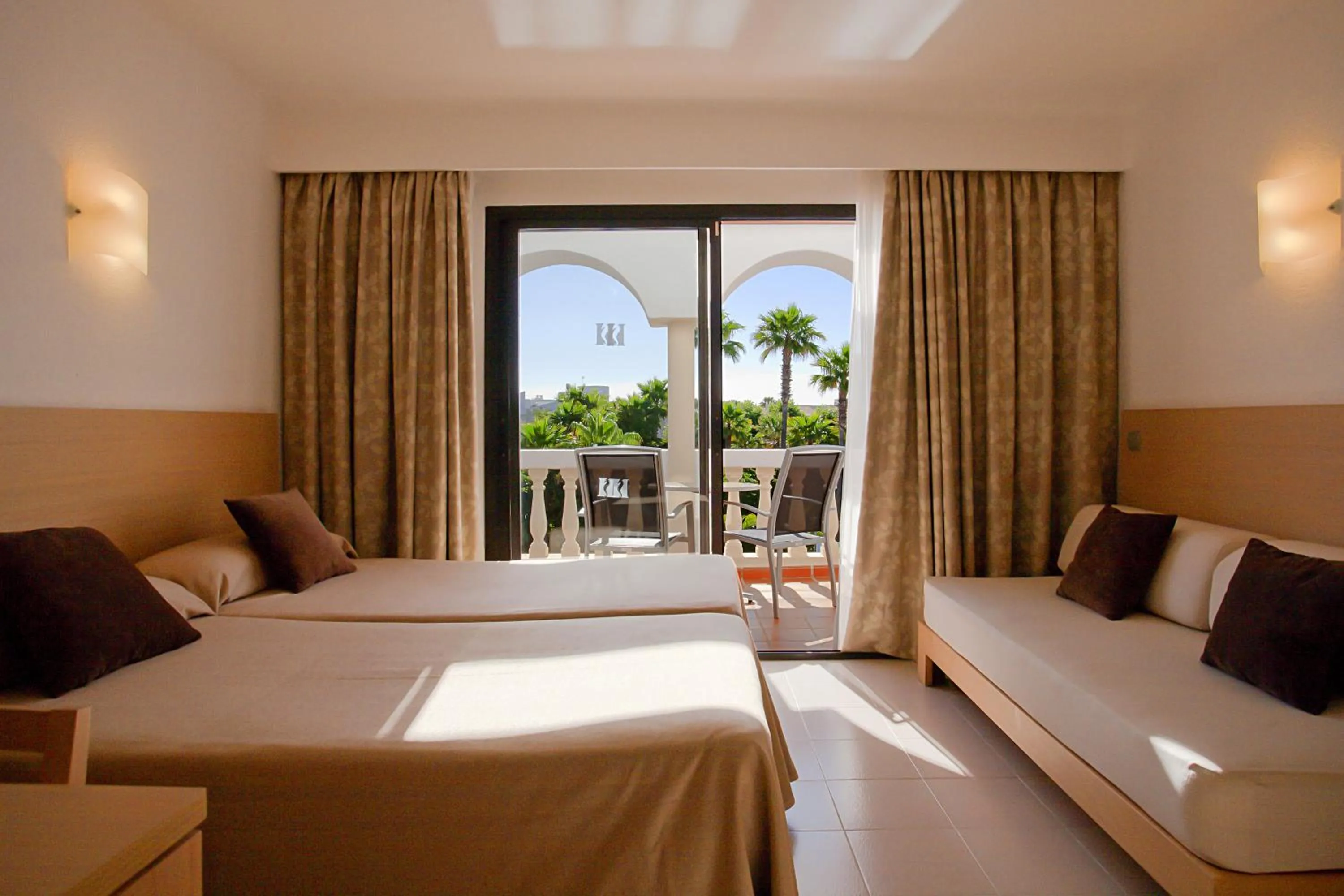 Bed in Hipotels Mediterraneo Club