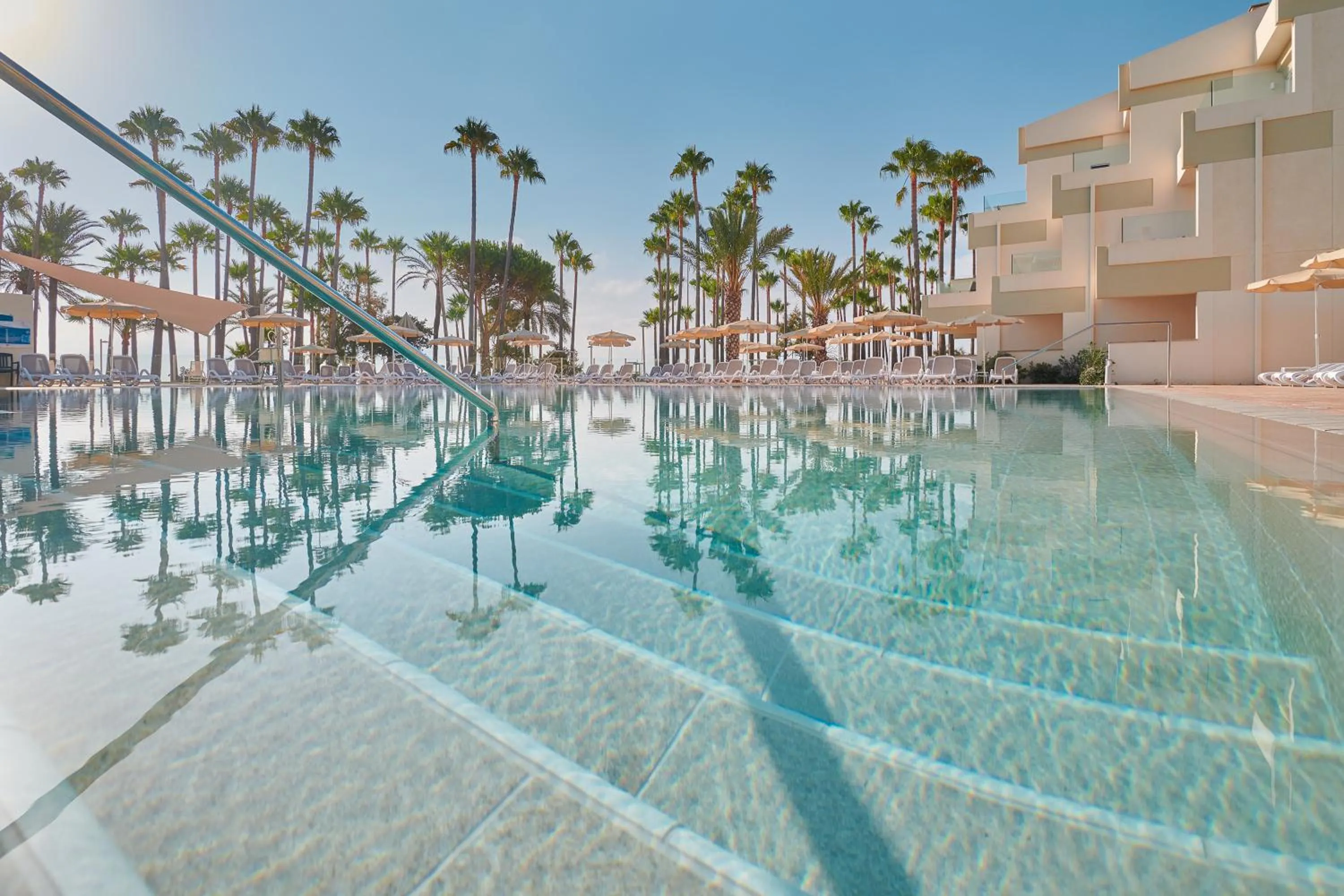 Swimming pool in Hipotels Mediterraneo Club