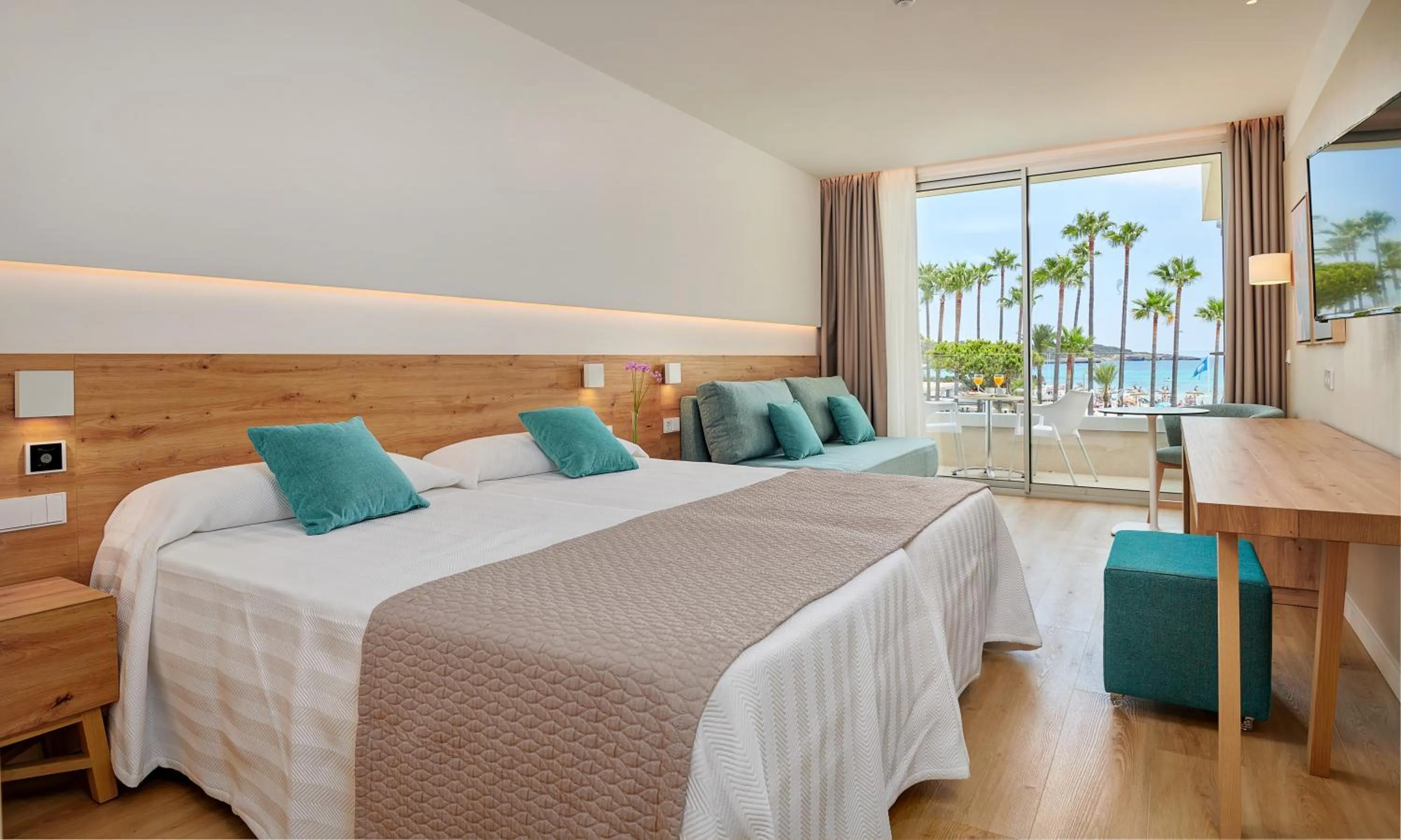 Bed in Hipotels Mediterraneo Club