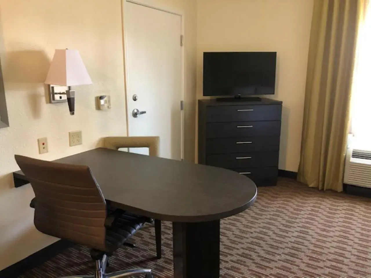 Studio Queen Suite with Hearing Accessible Tub in Candlewood Suites Fort Wayne - NW by IHG Studio Queen Suite with Hearing Accessible Tub in Candlewood Suites Fort Wayne - NW by IHG