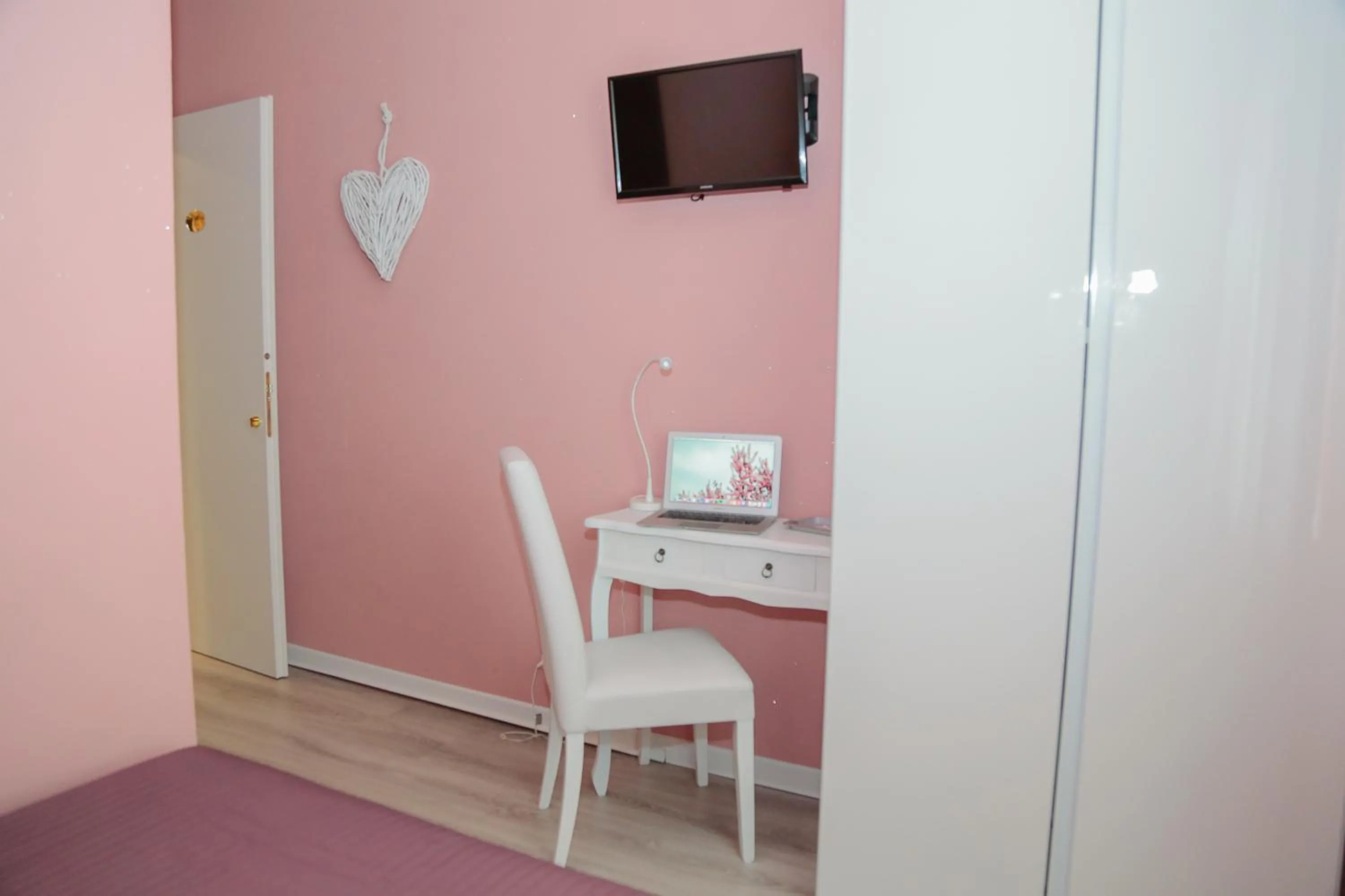 Photo of the whole room in Villa Erasi