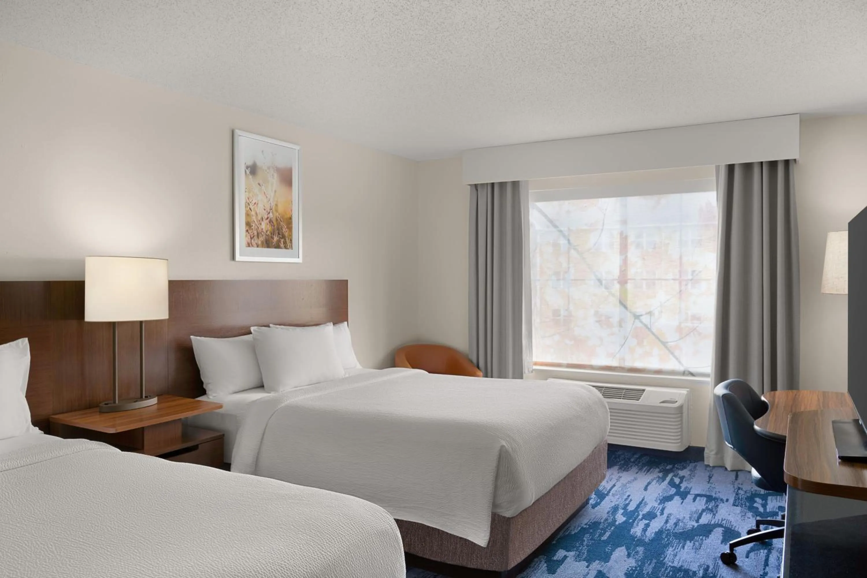 Photo of the whole room, Bed in Fairfield Inn & Suites Naperville/Aurora