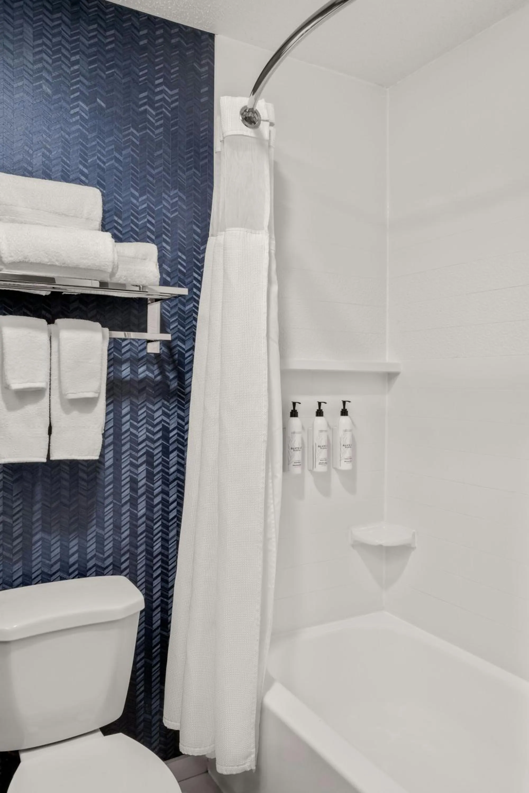 Bathroom in Fairfield Inn & Suites Naperville/Aurora