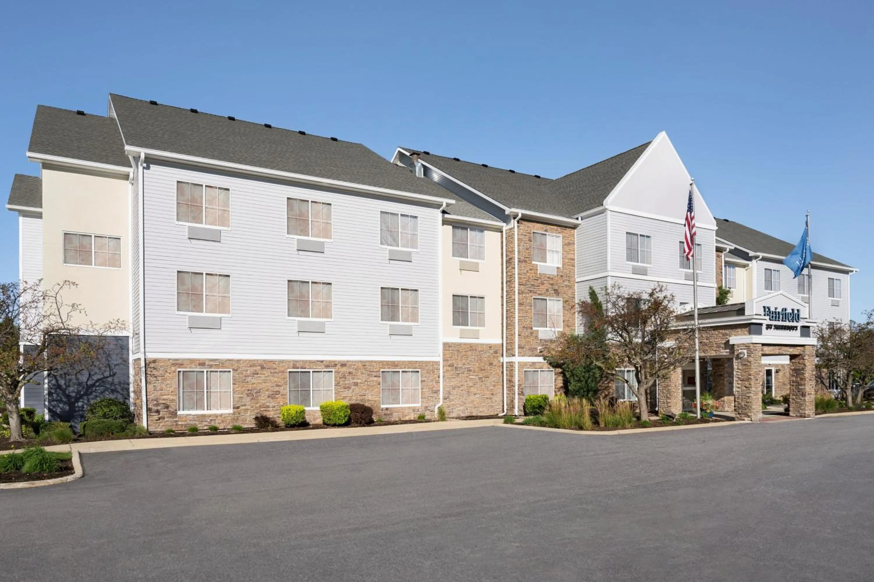 Property building in Fairfield Inn & Suites Naperville/Aurora