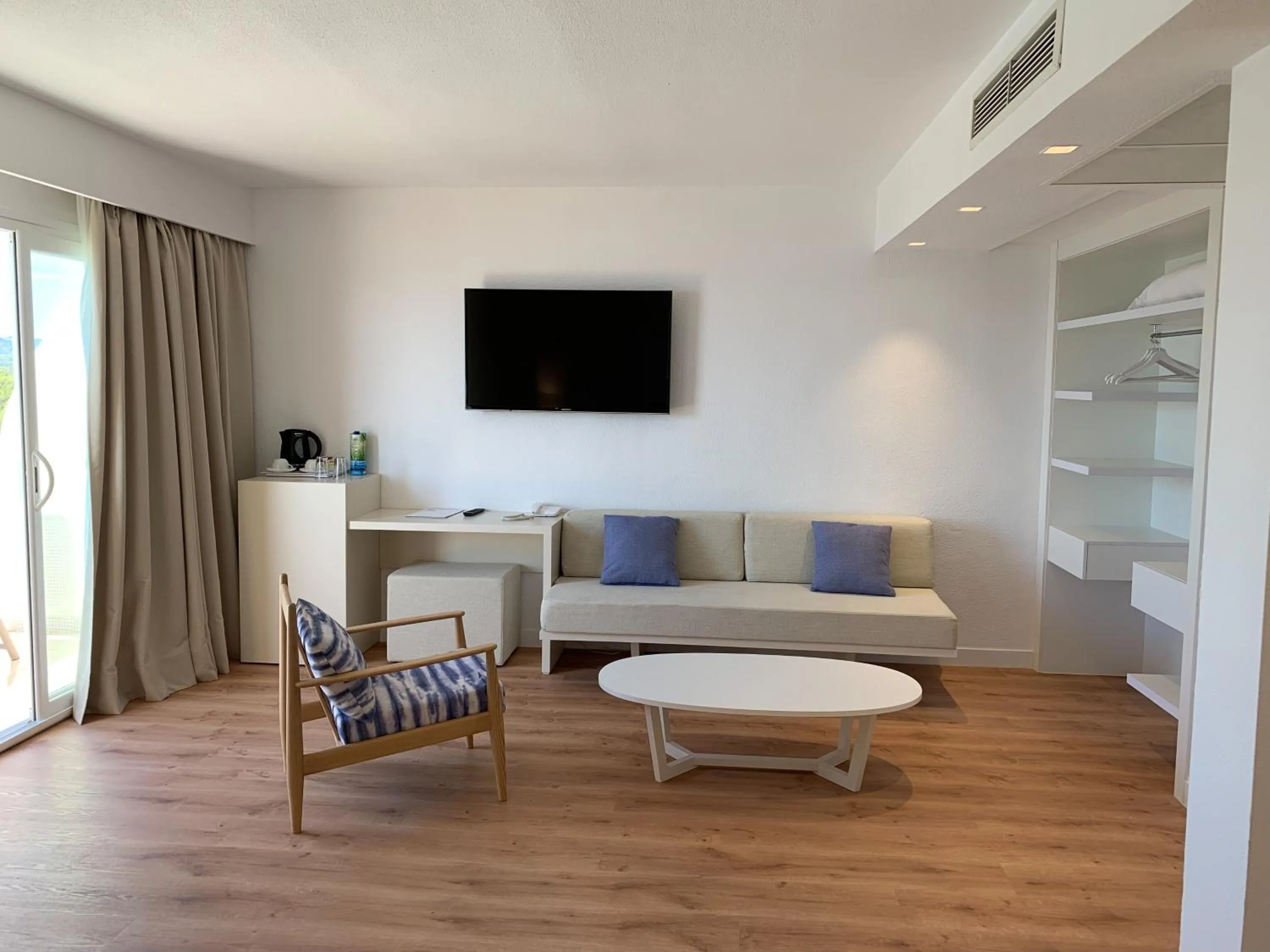 Photo of the whole room in Blau Punta Reina