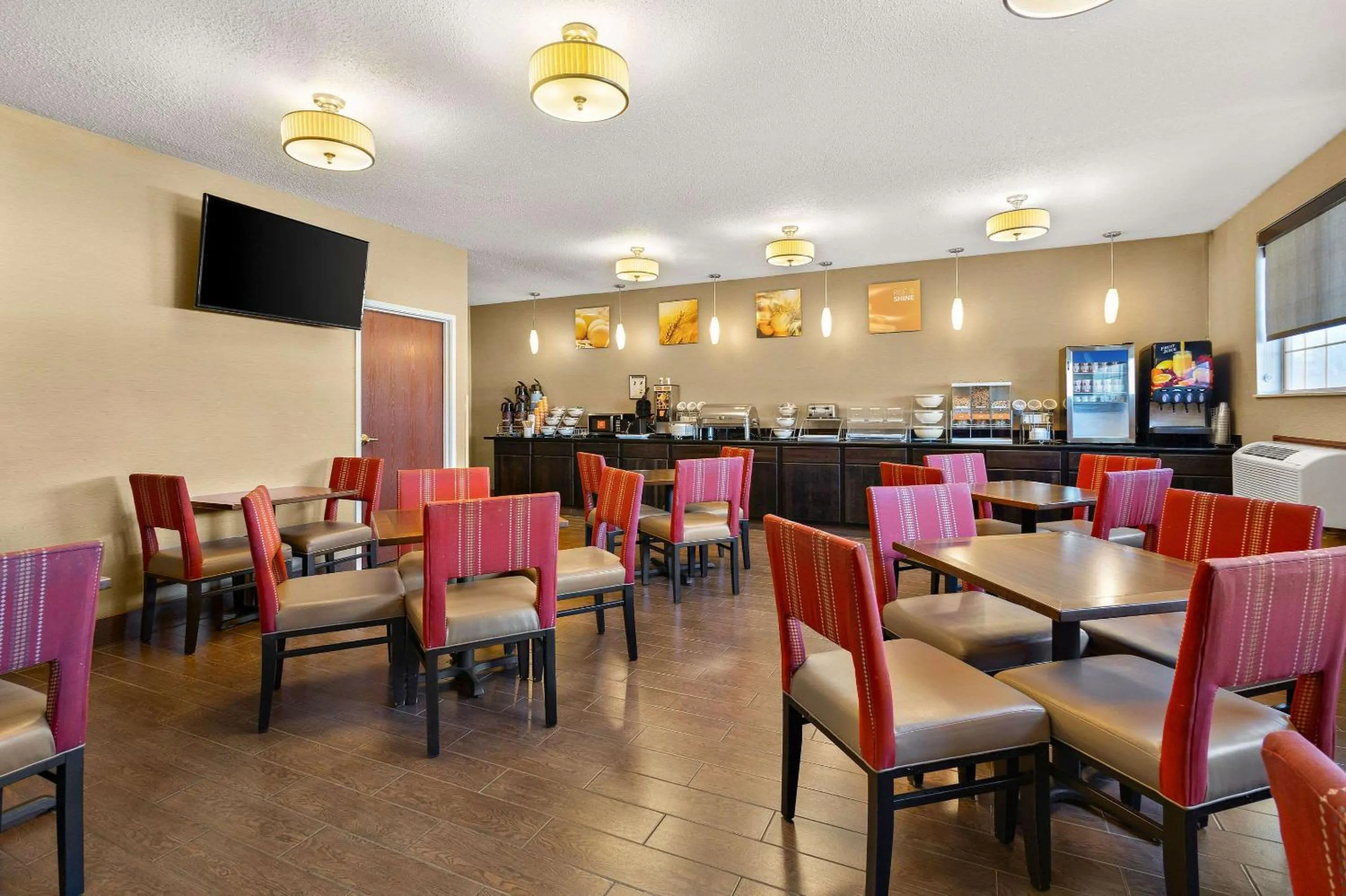 Breakfast in Comfort Inn Near Ouabache State Park