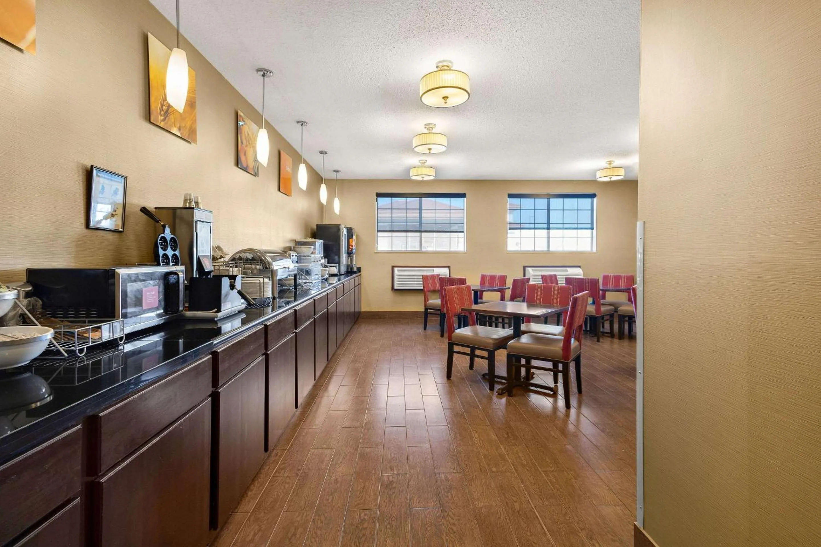 Breakfast in Comfort Inn Near Ouabache State Park