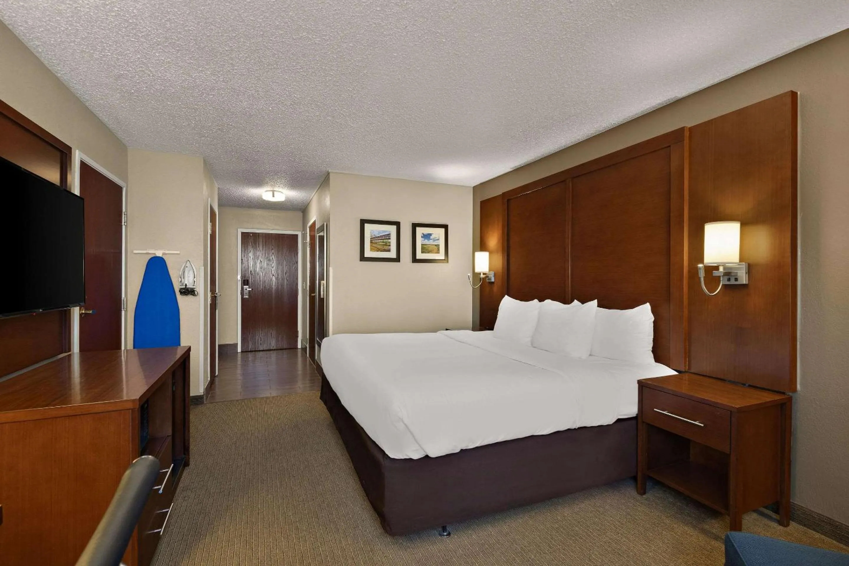 Bedroom, Bed in Comfort Inn Near Ouabache State Park