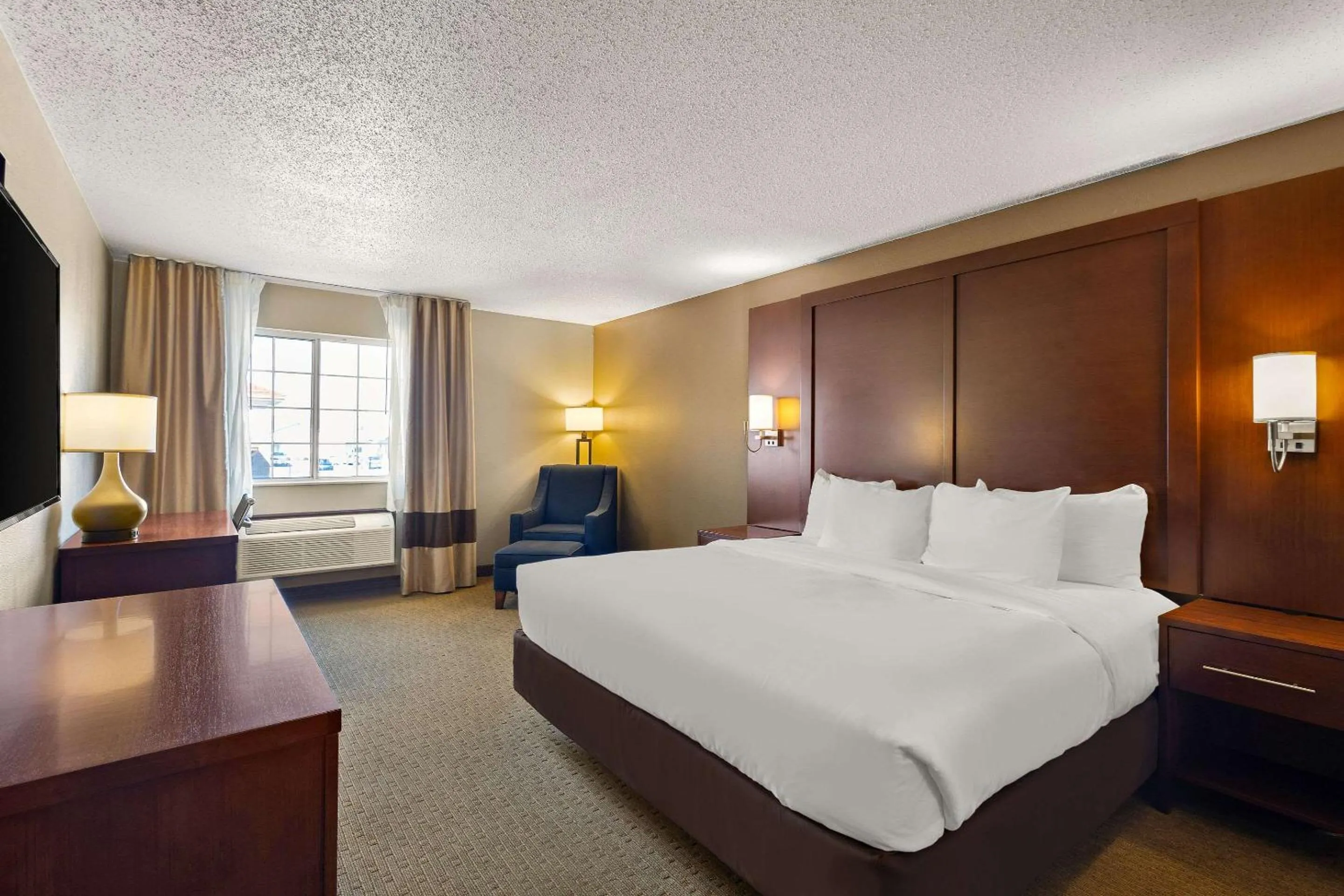 Bedroom, Bed in Comfort Inn Near Ouabache State Park