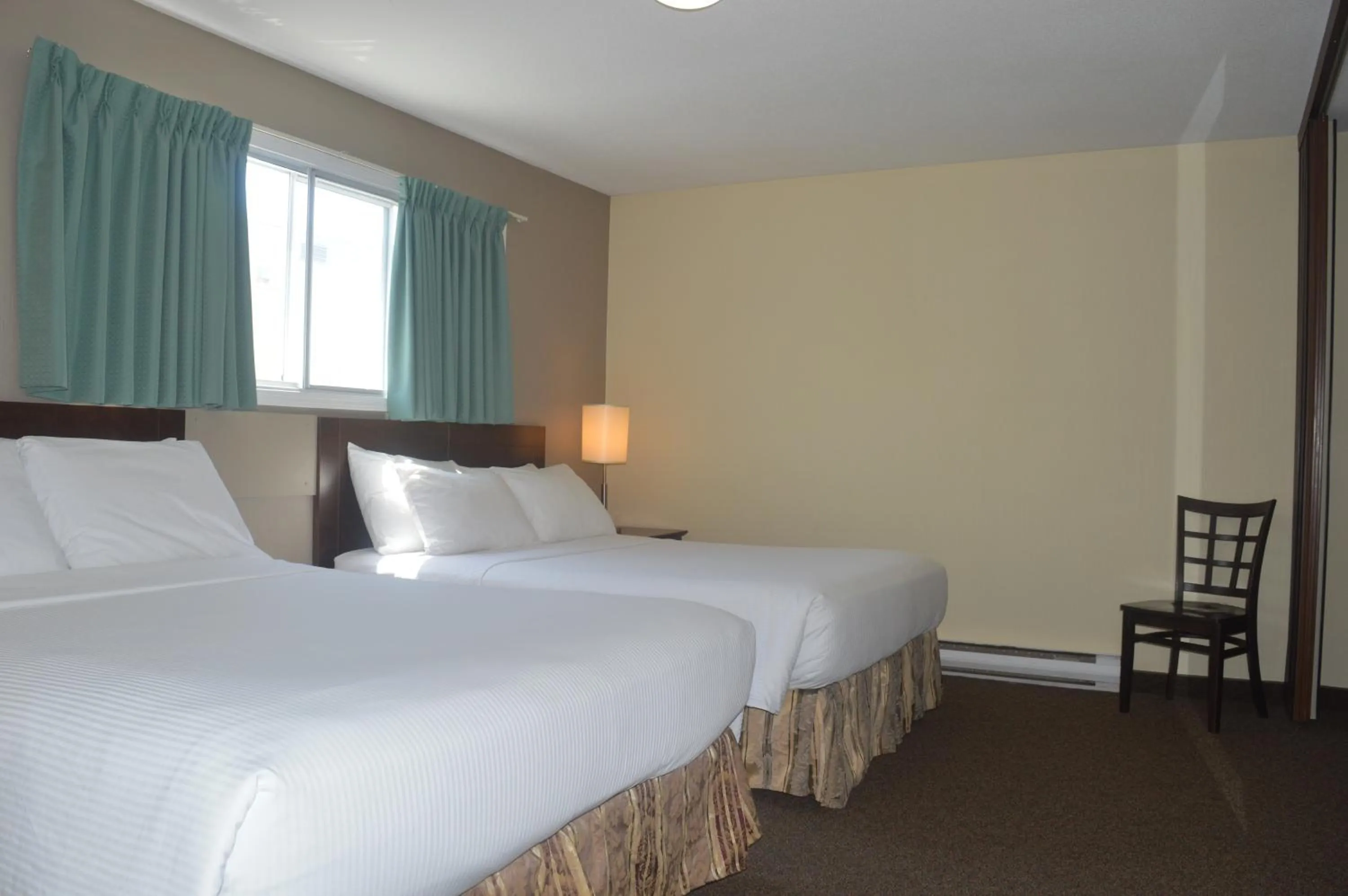 Bedroom, Bed in Siesta Suites