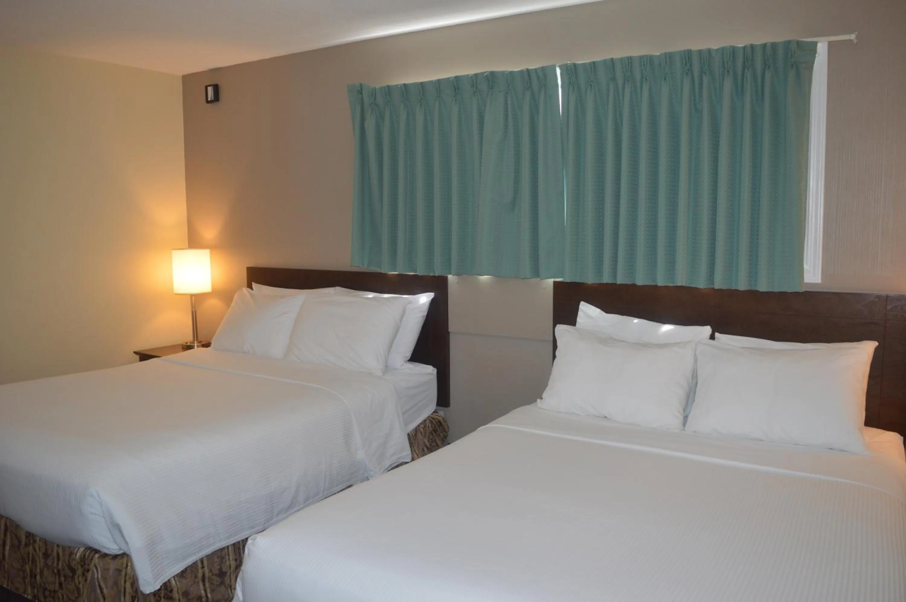 Bedroom, Bed in Siesta Suites