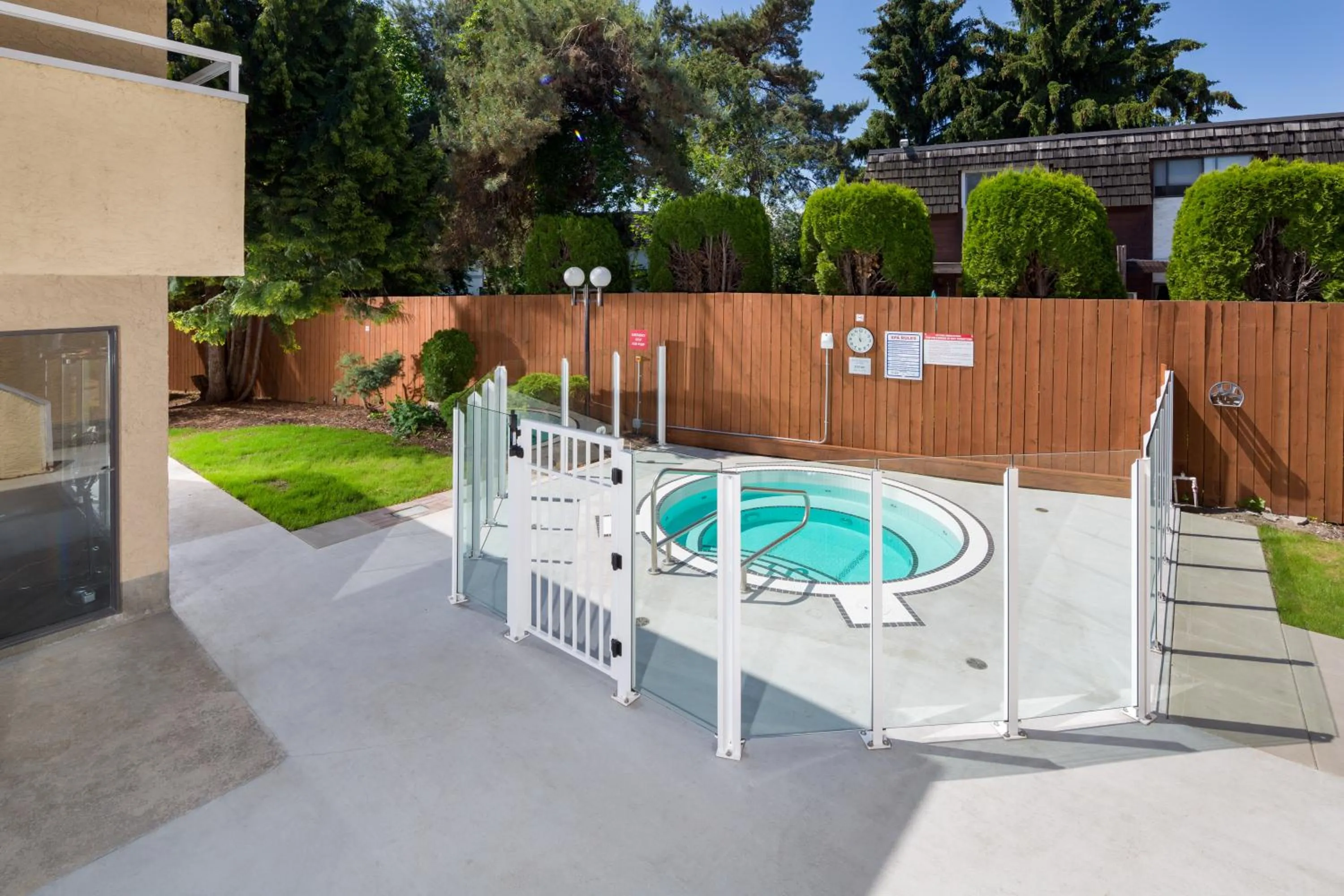 Hot Tub in Siesta Suites