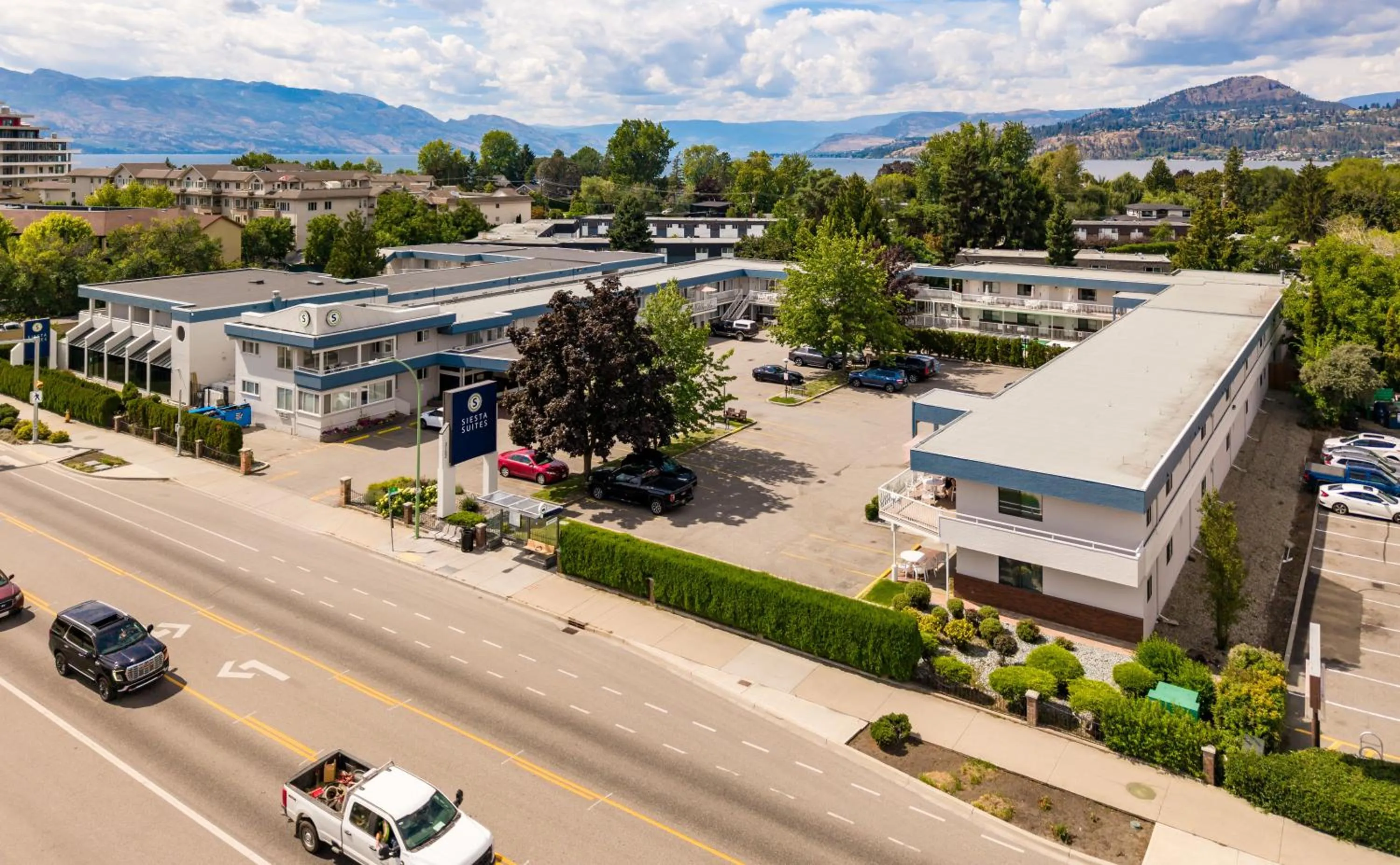 Property building in Siesta Suites