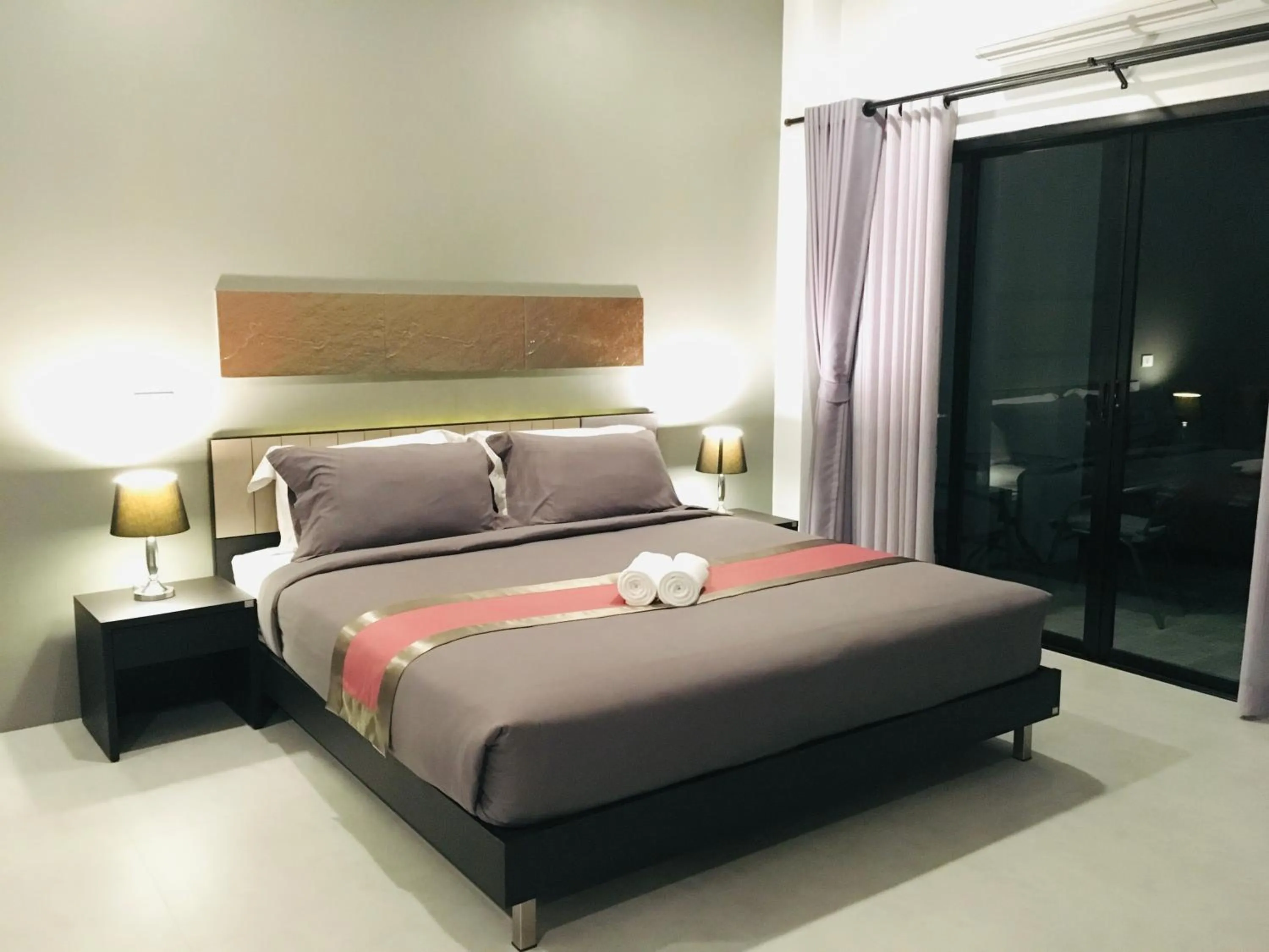 Bed in The Palm Residence